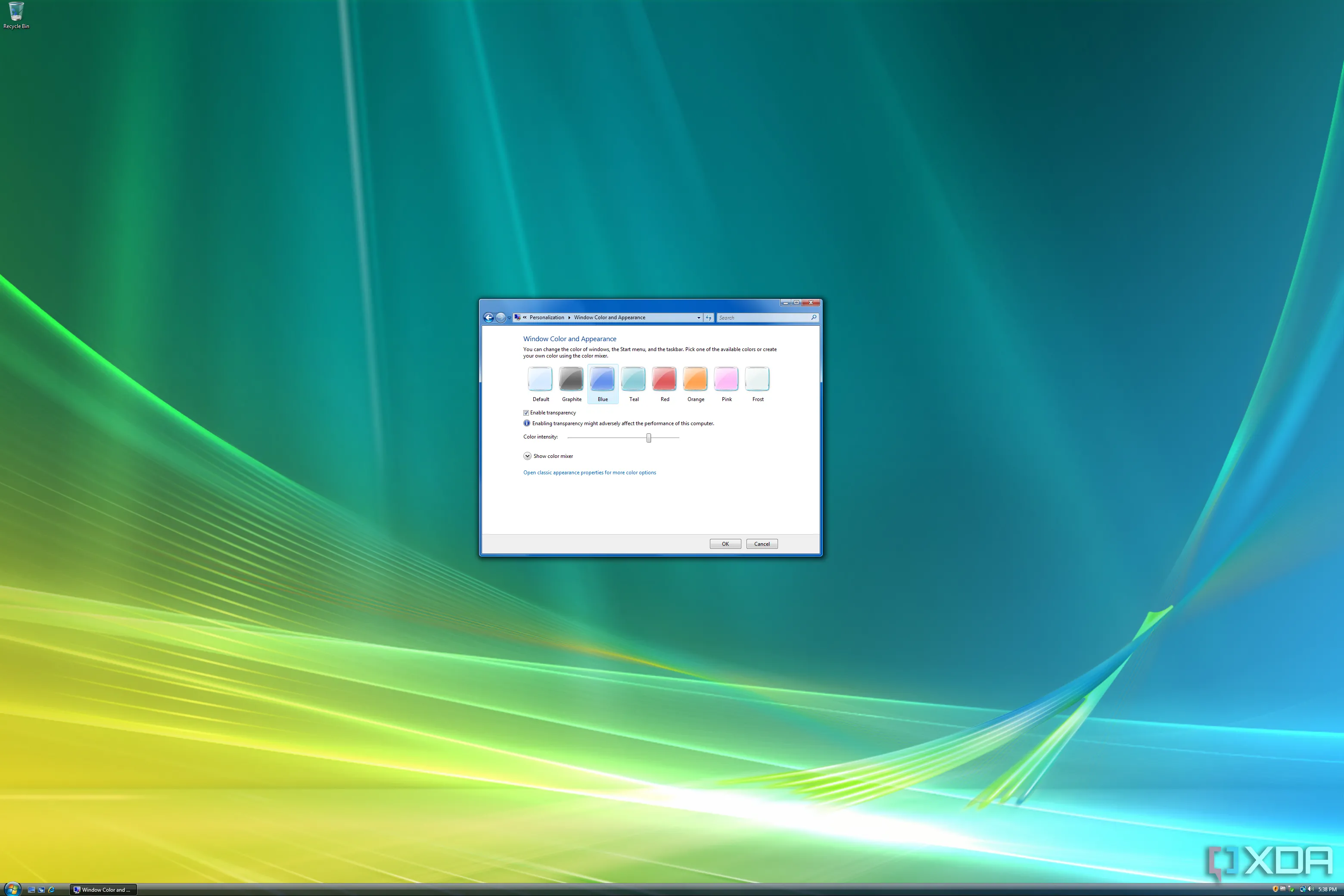 Ảnh chụp màn hình Control Panel trong Windows Vista hiển thị màu chủ đề được đặt là màu xanh