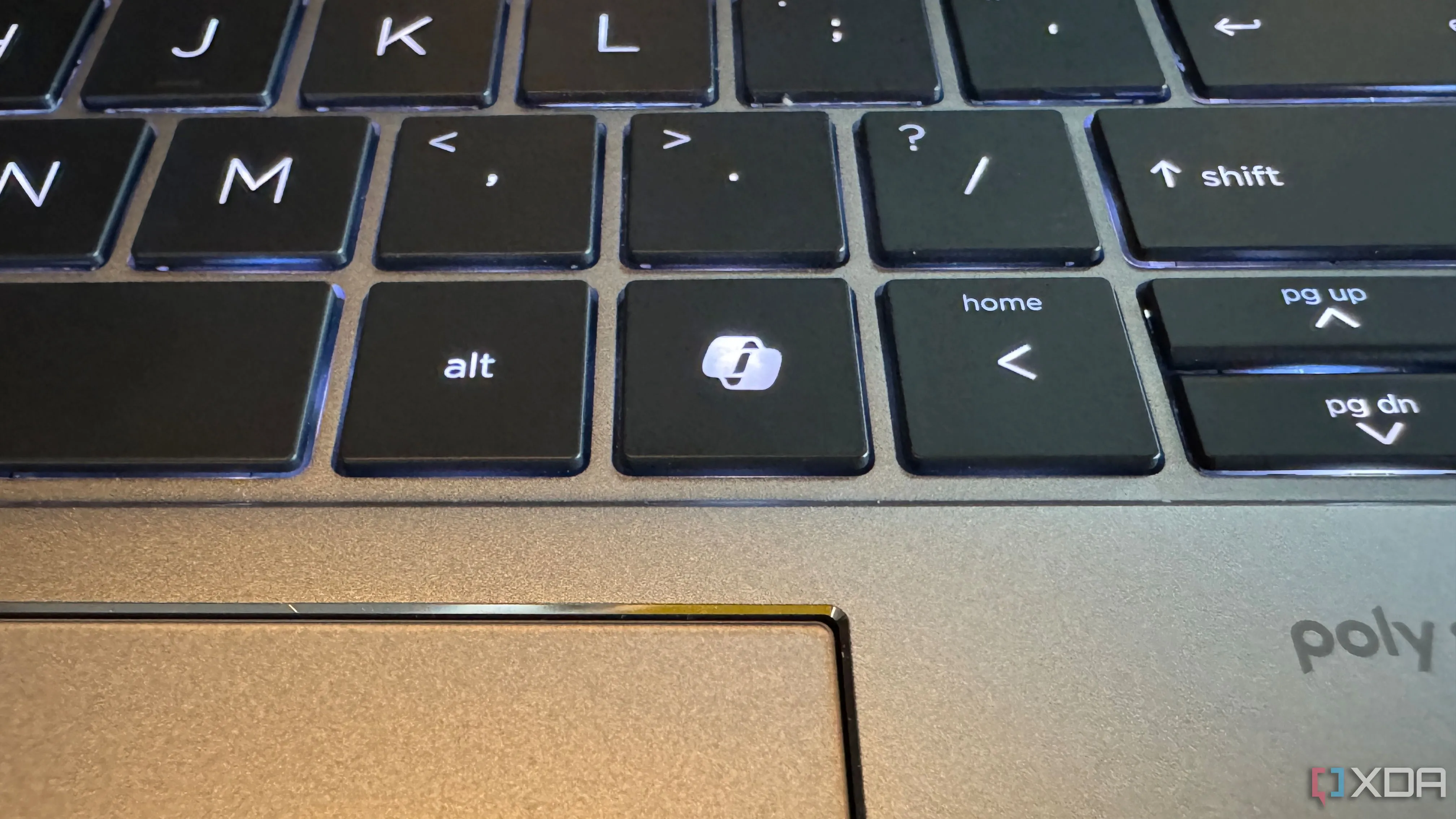 Bàn phím laptop HP ZBook Studio G11 với phím Copilot chuyên dụng