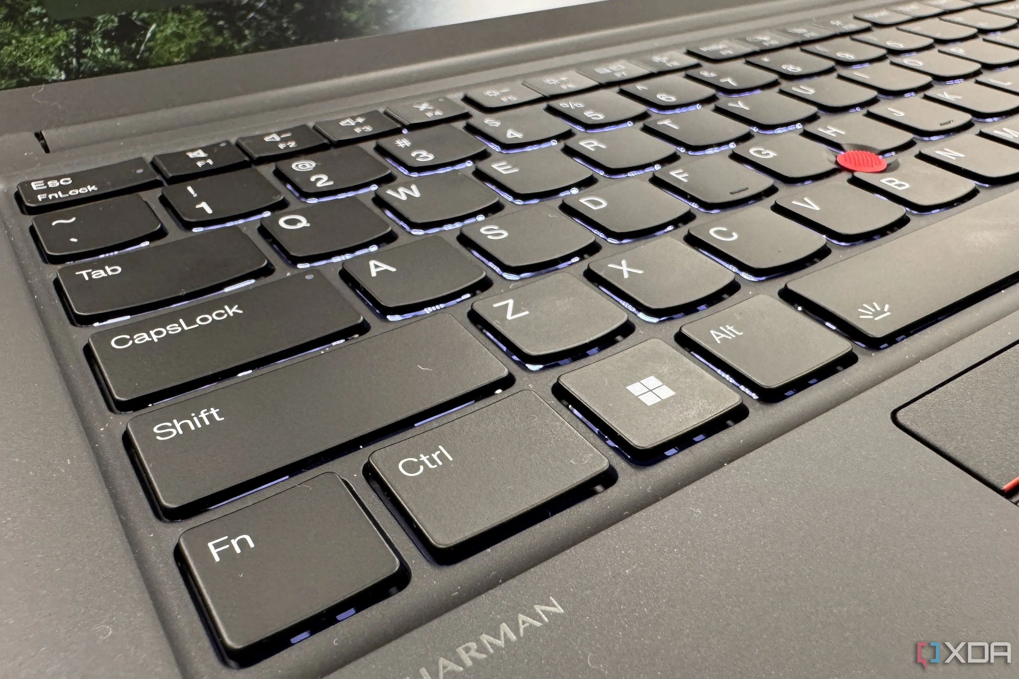 Bàn phím laptop Lenovo ThinkPad E14 Gen 6 hiển thị khu vực phím chức năng, liên quan đến phím Copilot mới và phím tắt Windows