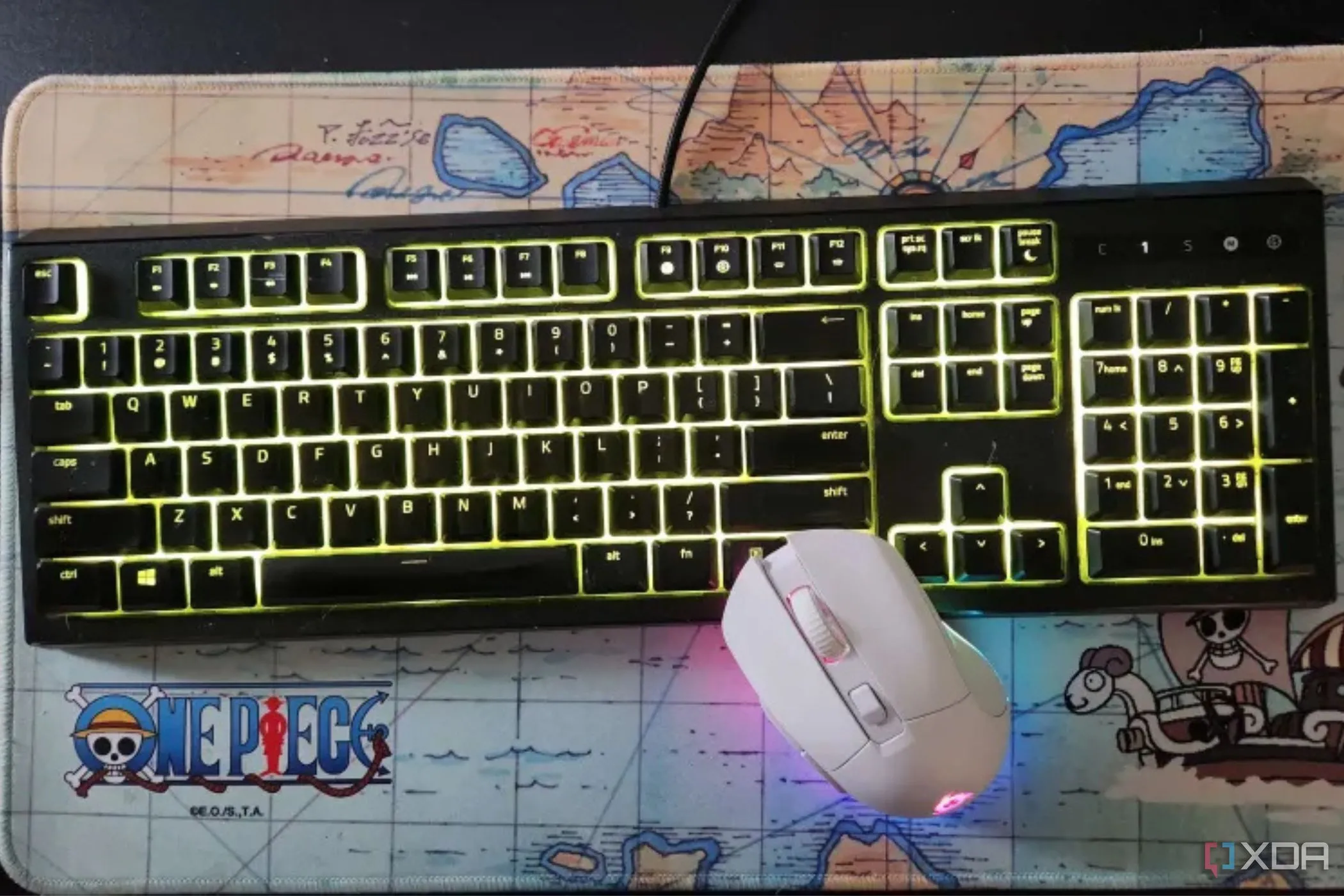 Bàn phím và chuột hỗ trợ cài đặt EmuDeck trên Steam Deck