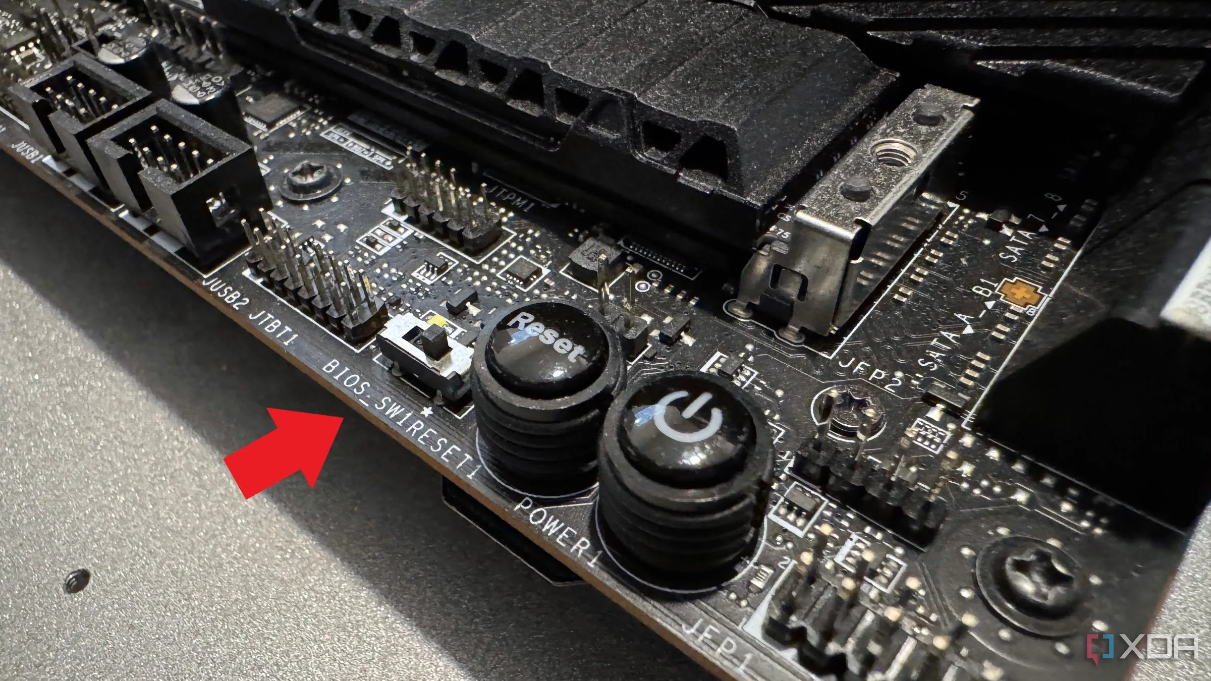 Bộ chuyển đổi Dual BIOS trên bo mạch chủ MSI Z690 Unify-X