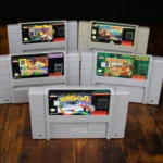 Bộ sưu tập băng game SNES xếp chồng lên nhau minh họa quyền sở hữu game vật lý