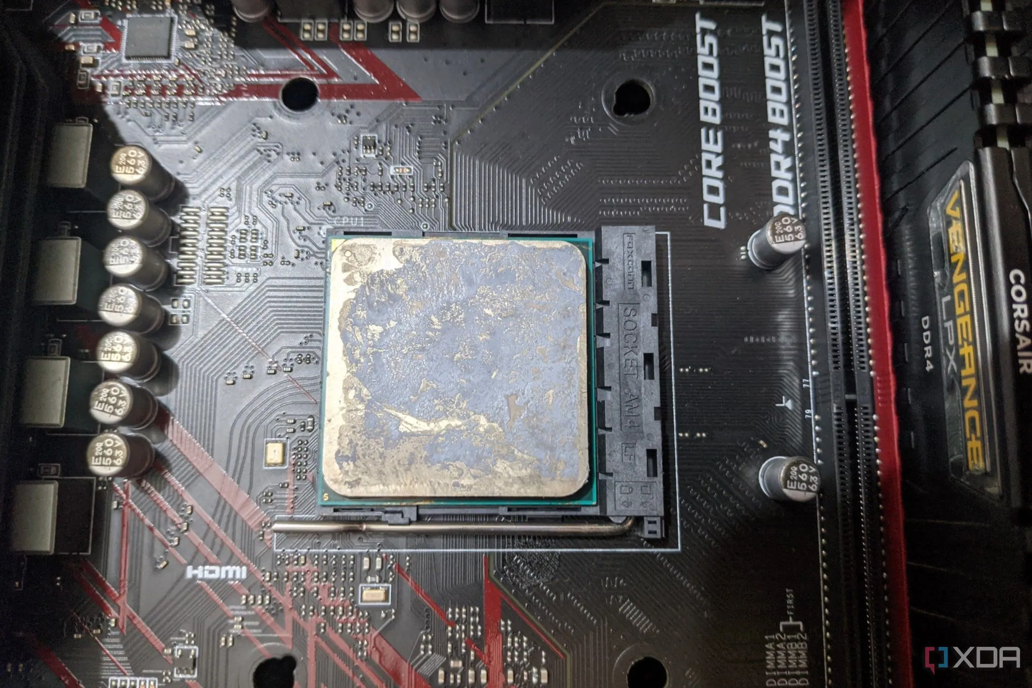 Bộ vi xử lý AMD Ryzen 1600 với keo tản nhiệt đã được thoa, minh họa cho việc thay thế keo