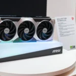 Card đồ họa MSI RTX 5090 trên bàn trưng bày tại CES 2025, biểu tượng cho thế hệ GPU mới của Nvidia.