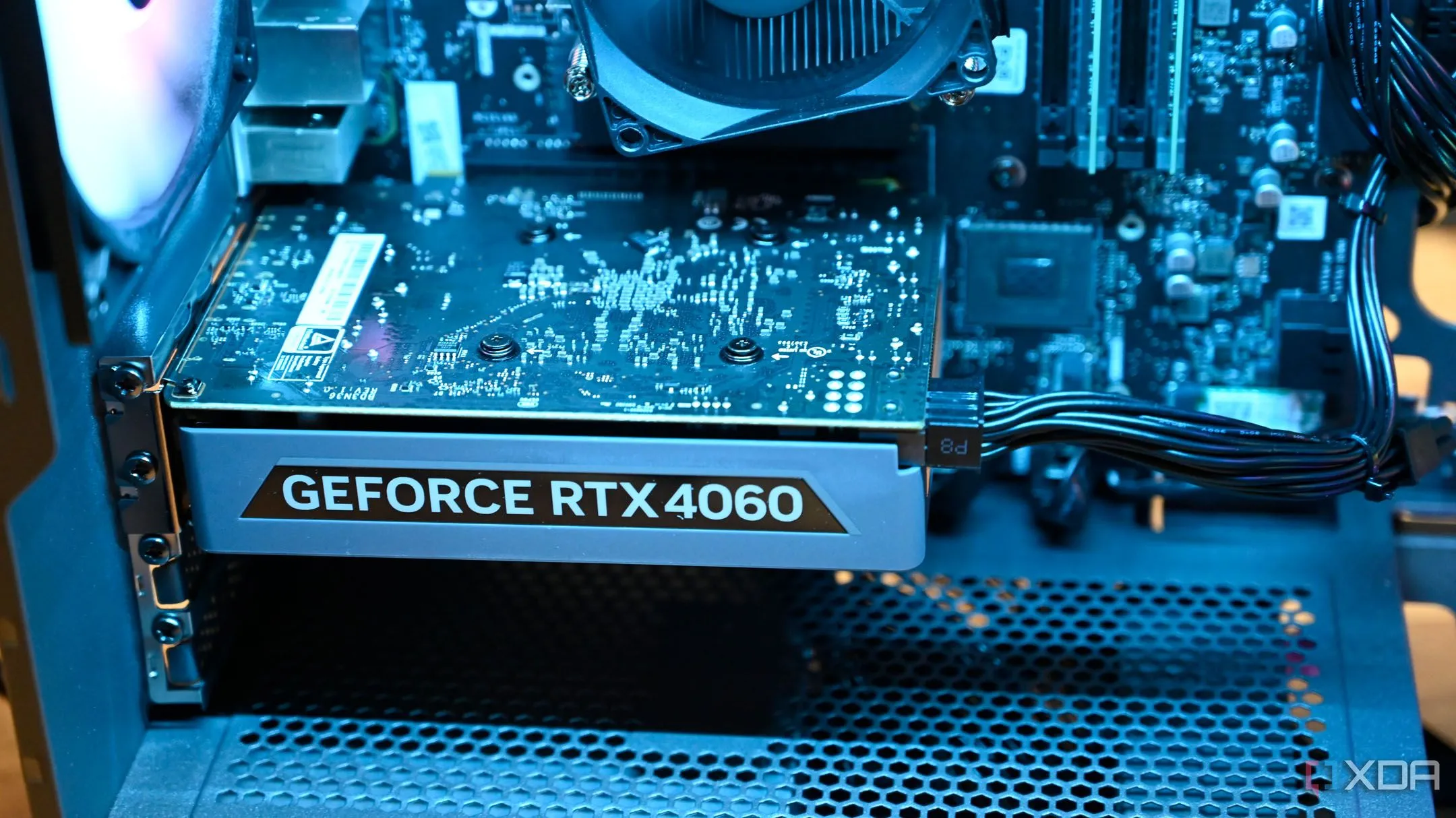 Card đồ họa Nvidia GeForce RTX 4060 Ti bên trong PC gaming Lenovo Legion