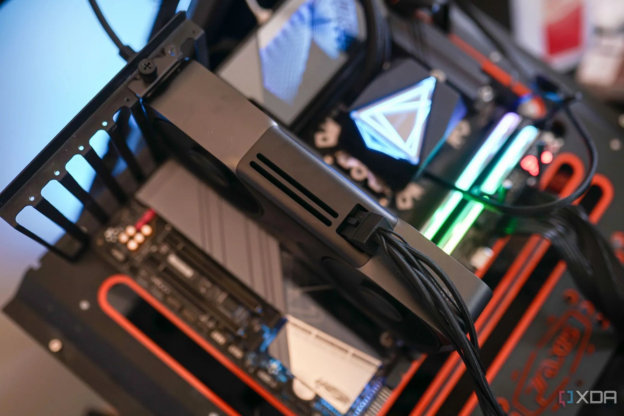 Card đồ họa Nvidia RTX 5070 được lắp đặt trên hệ thống test