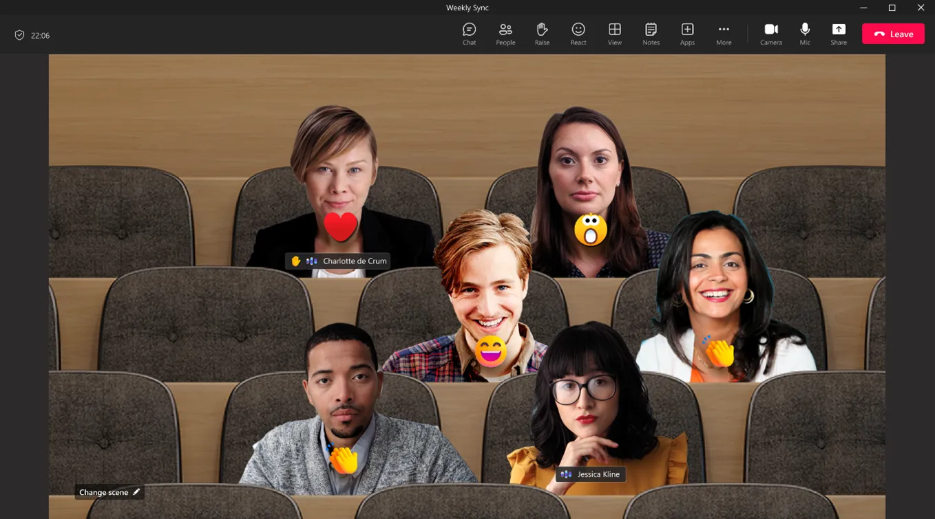 Chế độ Together Mode trong Microsoft Teams với biểu tượng cảm xúc và tên người dùng, nâng cao trải nghiệm họp trực tuyến.