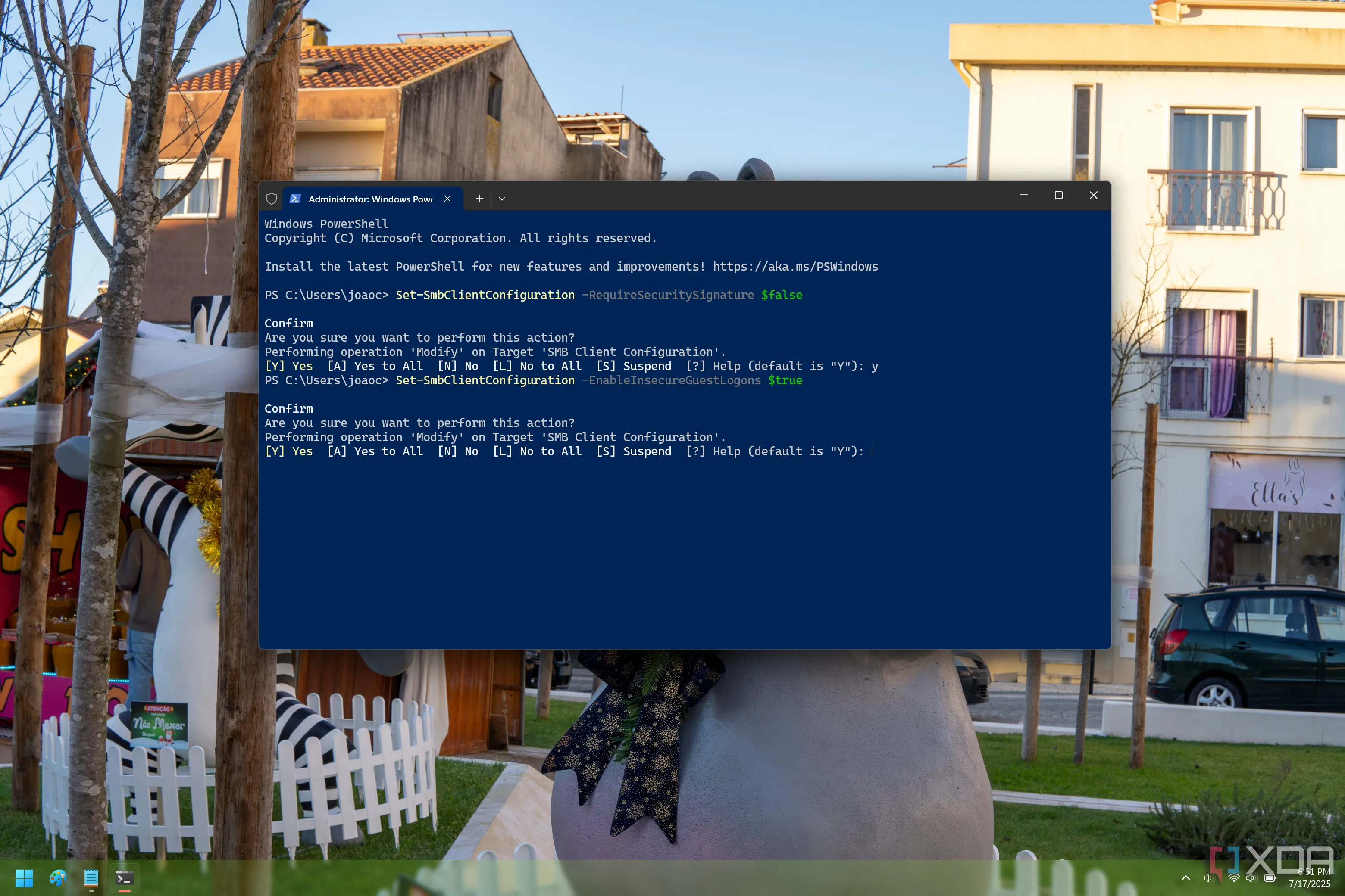 Cửa sổ PowerShell trên Windows 11 hiển thị lệnh thay đổi cài đặt bảo mật SMB