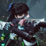 Eve cận chiến với vũ khí chính trong Stellar Blade