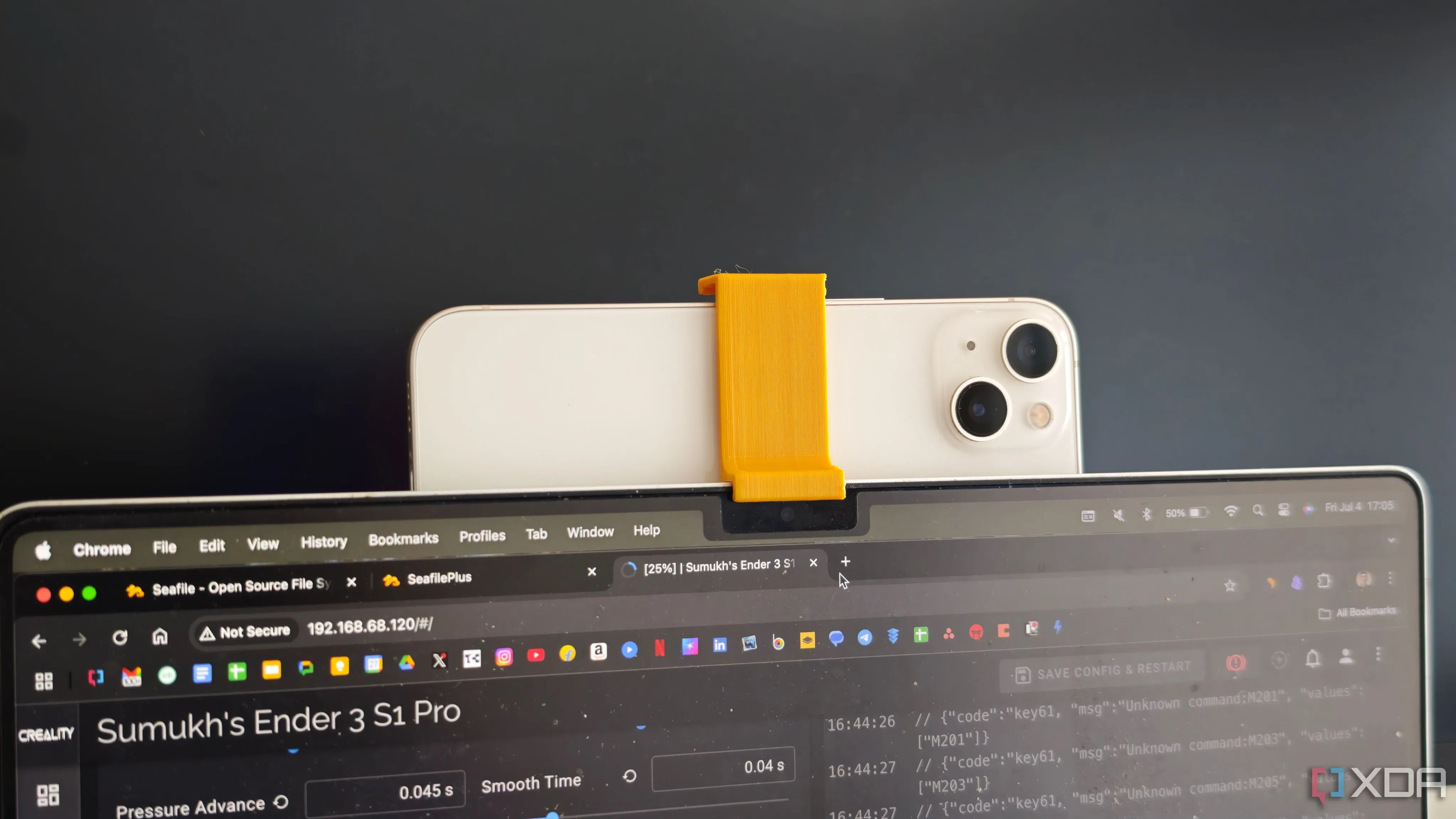 Giá đỡ iPhone in 3D cho tính năng Continuity Camera trên MacBook