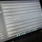 Giao diện công cụ di chuyển dữ liệu trên máy tính Windows, minh họa các bước thiết lập và nhập mã để kết nối hai thiết bị