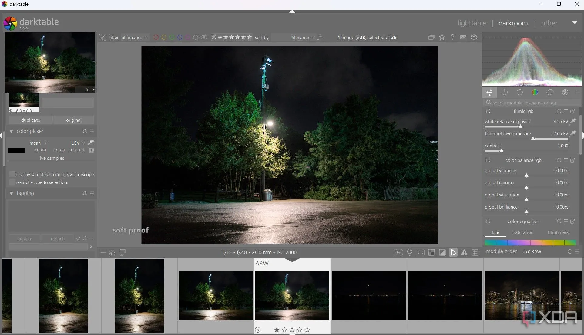 Giao diện Darkroom của Darktable hiển thị các công cụ chỉnh sửa ảnh chuyên nghiệp