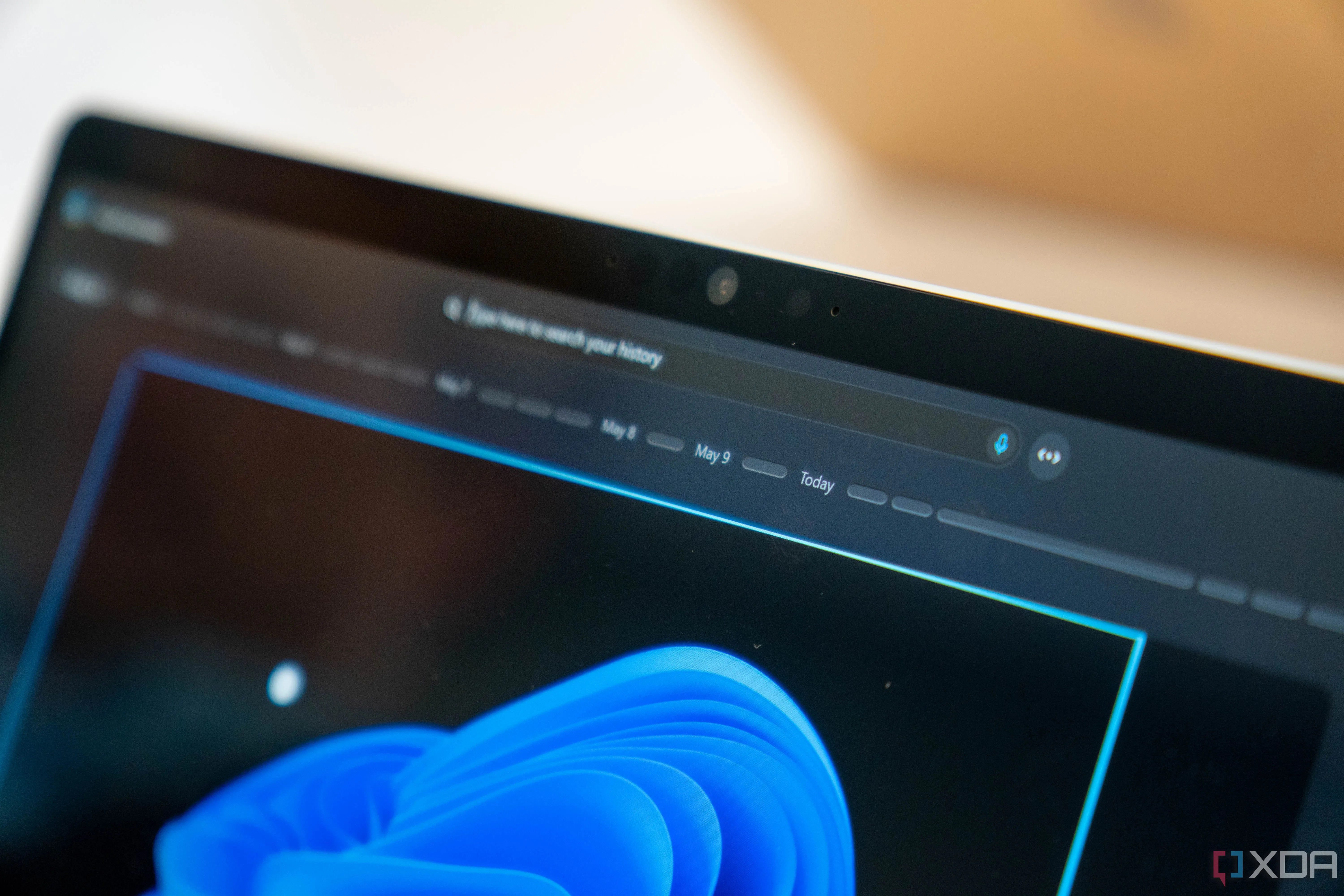 Giao diện Microsoft Copilot+ minh họa khả năng tìm kiếm nâng cao và tích hợp AI trên Windows 11