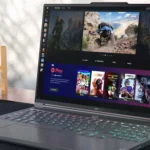 Giao diện Xbox Game Pass trên laptop Legion Slim 7i, minh họa tùy chọn chơi Doom: The Dark Ages qua Game Pass