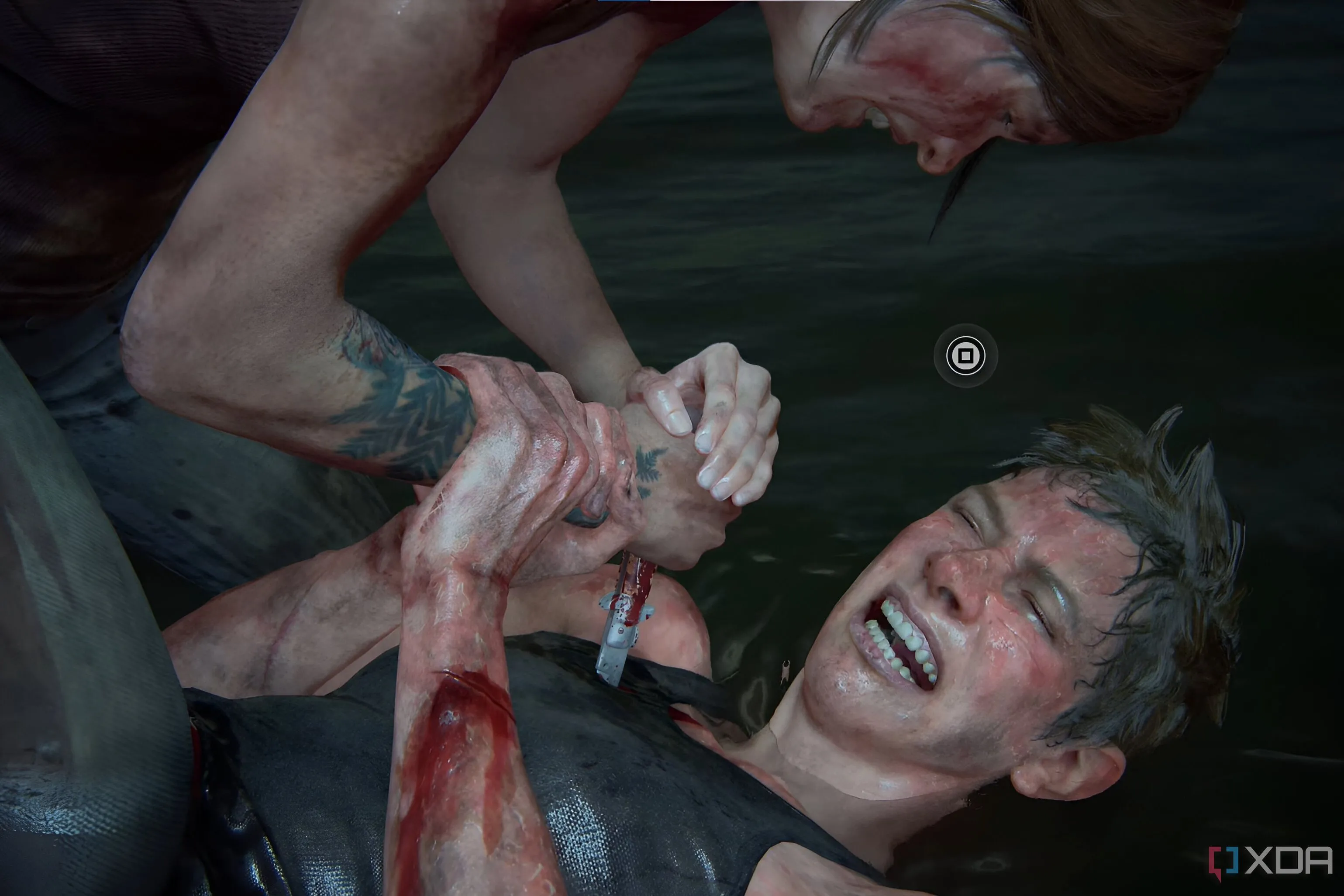Hai người phụ nữ giằng co, một người đang dùng dao đâm người còn lại trong The Last of Us Part II, khắc họa sự tàn khốc của trận chiến