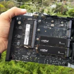 Hệ thống NAS TerraMaster F8 SSD Plus với hai ổ SSD M.2 được lắp đặt bên trong