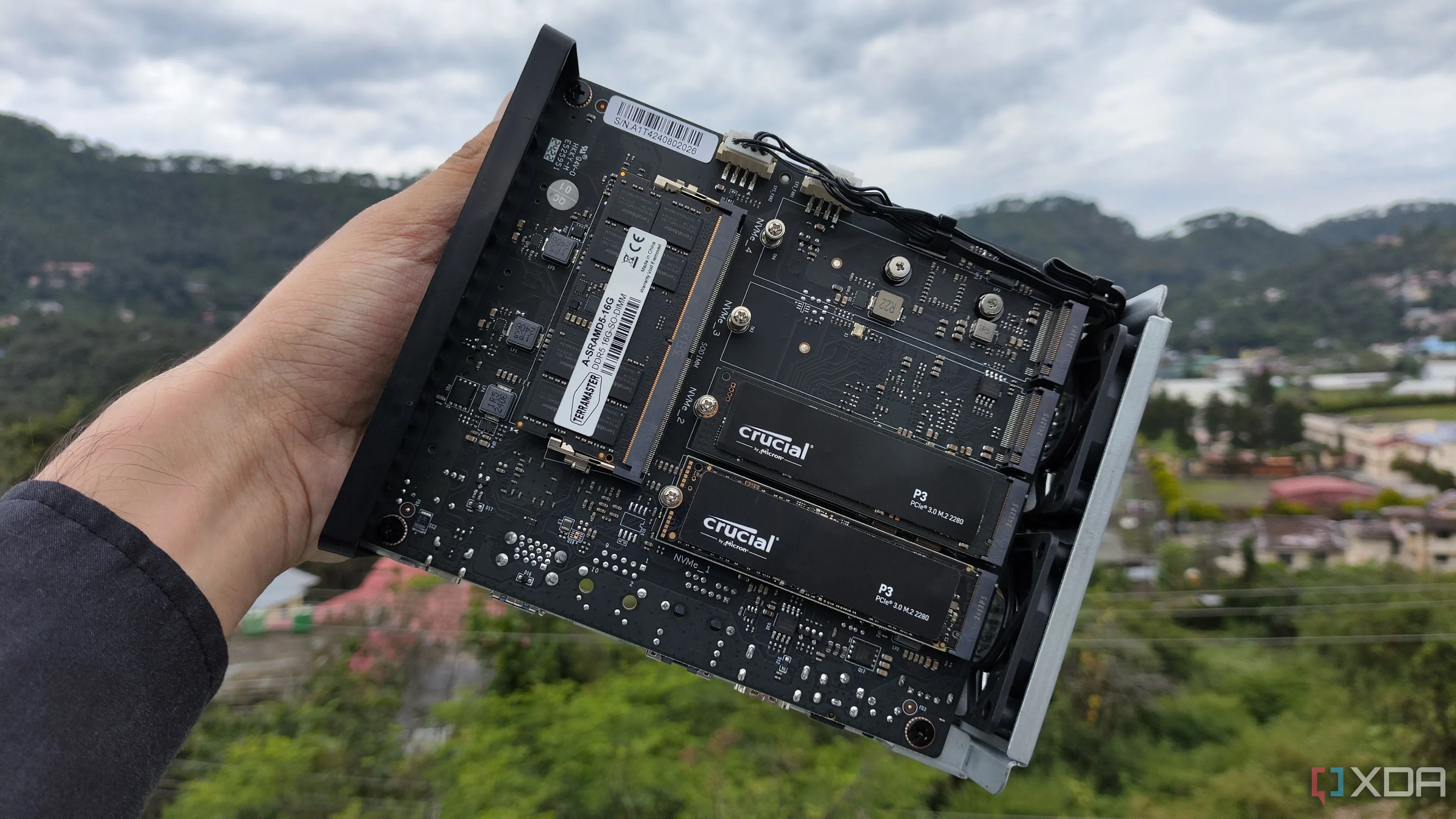 Hệ thống NAS TerraMaster F8 SSD Plus với ổ SSD NVMe làm cache