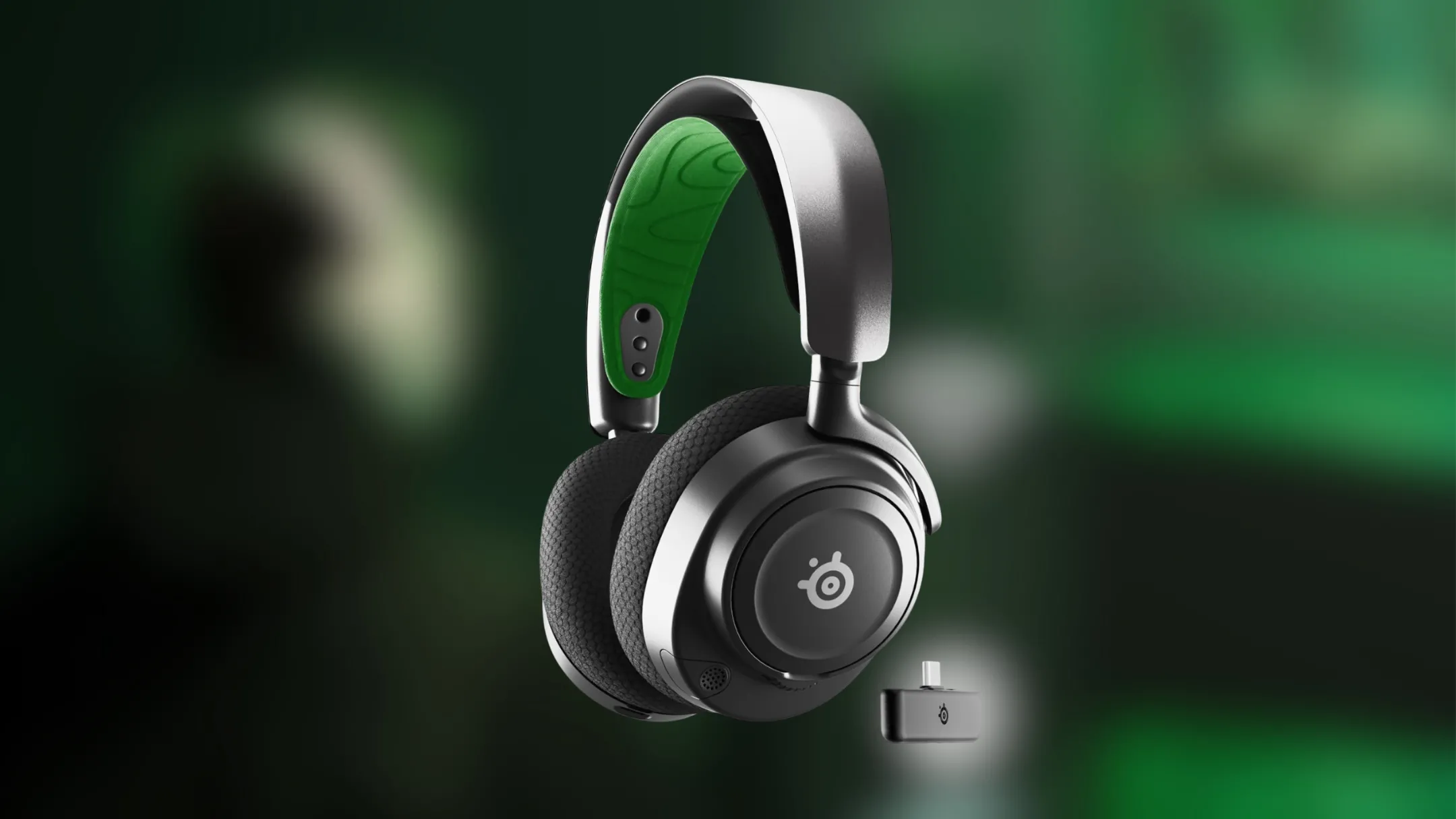 Hình ảnh cận cảnh tai nghe SteelSeries Arctis Nova 7X, thể hiện sự thoải mái và các nút điều khiển tiện lợi tích hợp