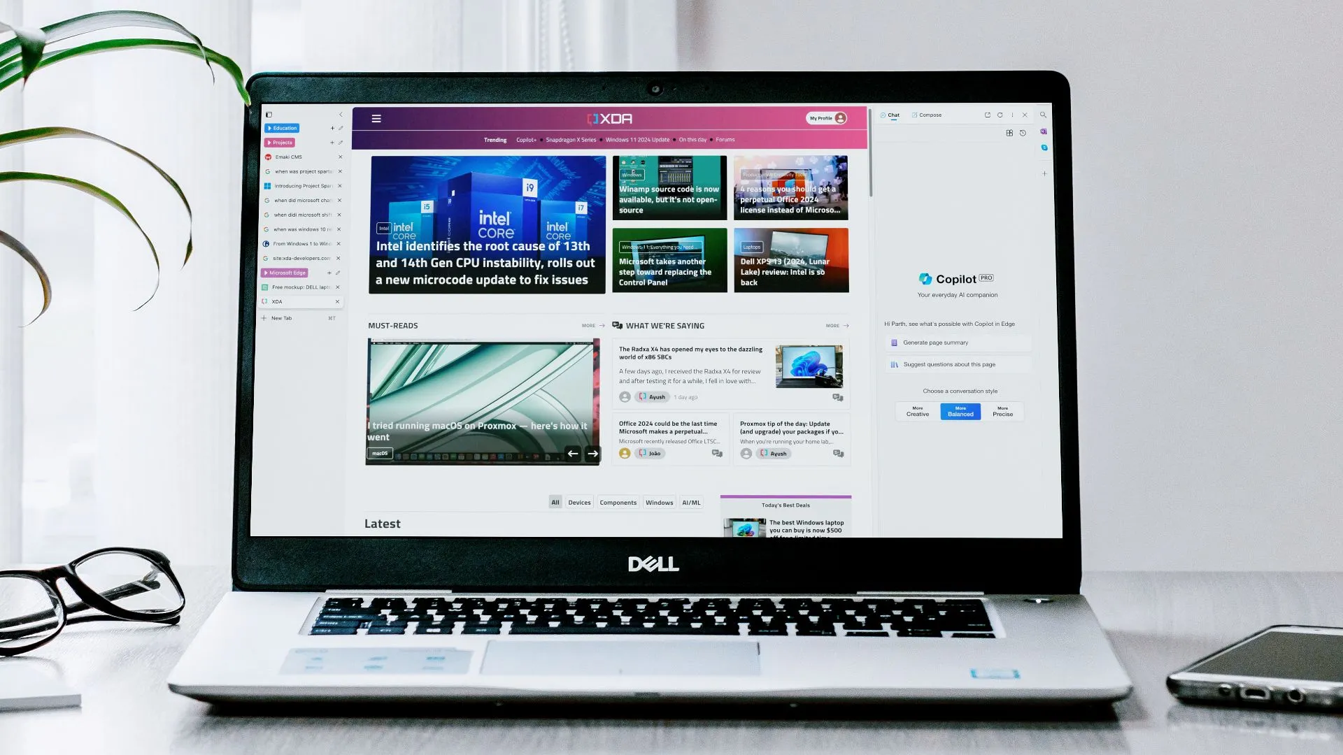 Hình ảnh máy tính chạy Windows 10, tượng trưng cho quá trình bảo trì và cập nhật liên tục của hệ điều hành