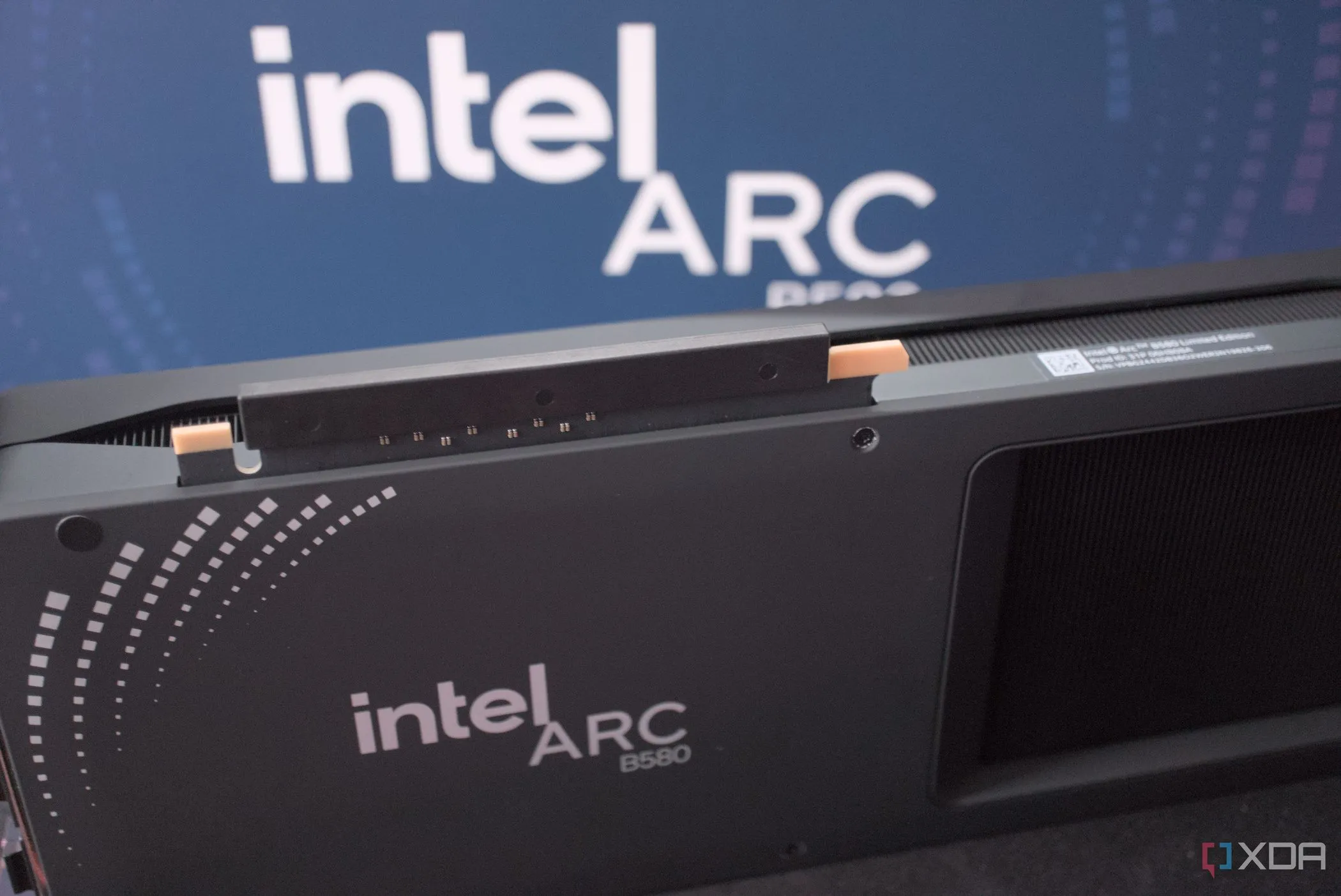 Hình ảnh minh họa GPU Intel Arc B580 thế hệ hiện tại