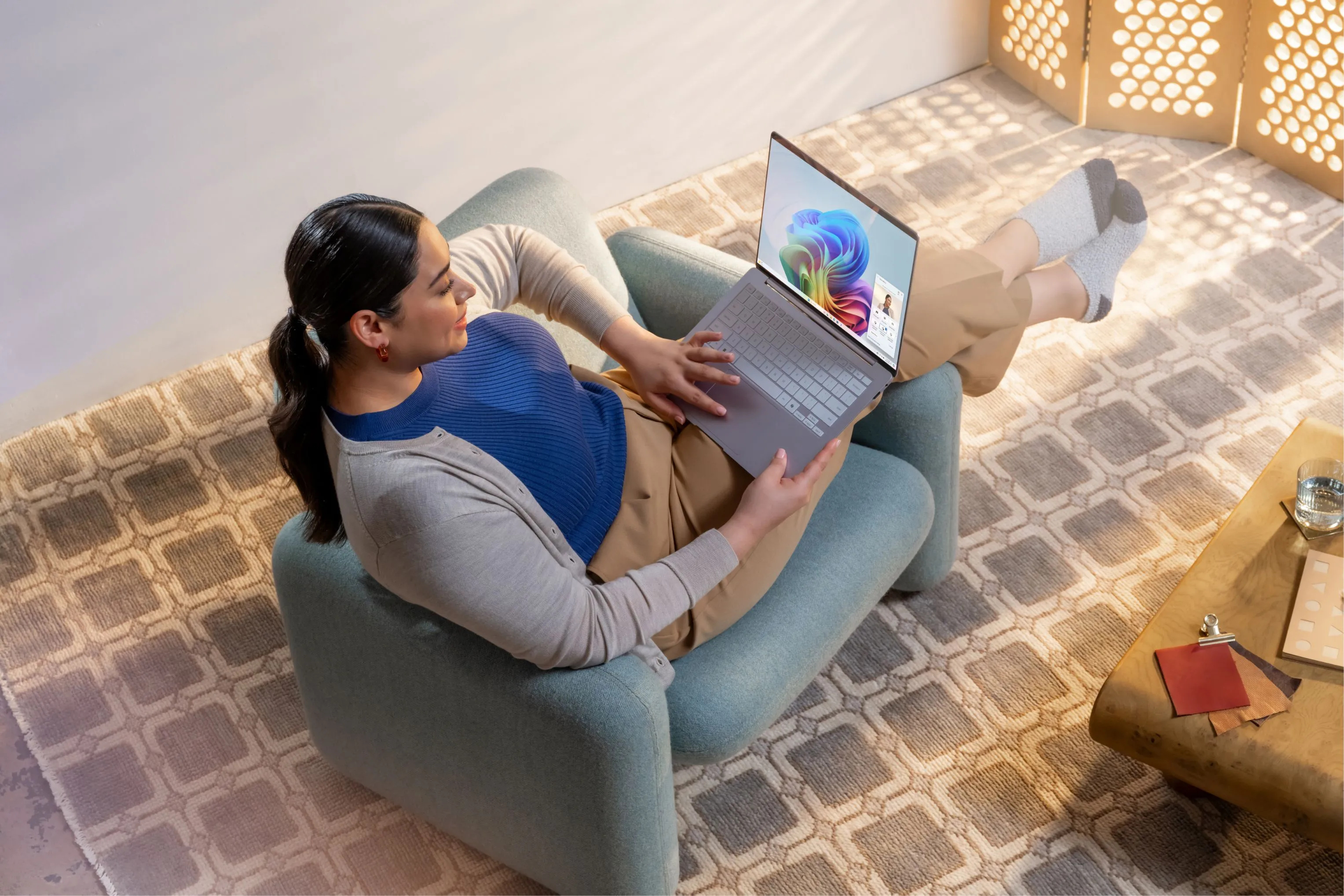 Hình ảnh minh họa Microsoft Copilot+ PC tăng cường hiệu suất sáng tạo và năng suất