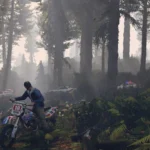 Hình ảnh nhân vật Trevor cưỡi mô tô địa hình trong rừng từ tựa game GTA 5