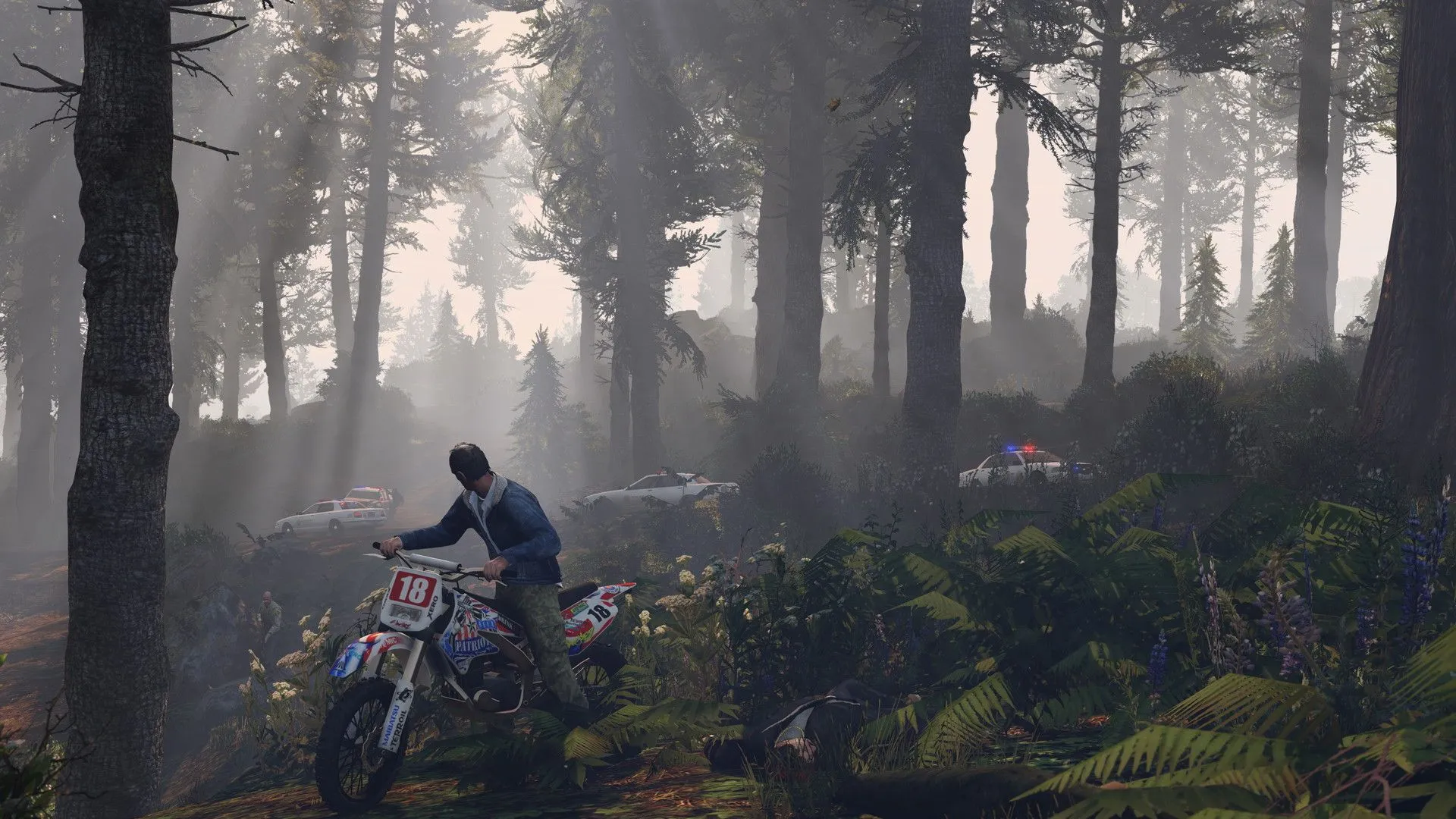Hình ảnh nhân vật Trevor cưỡi mô tô địa hình trong rừng từ tựa game GTA 5