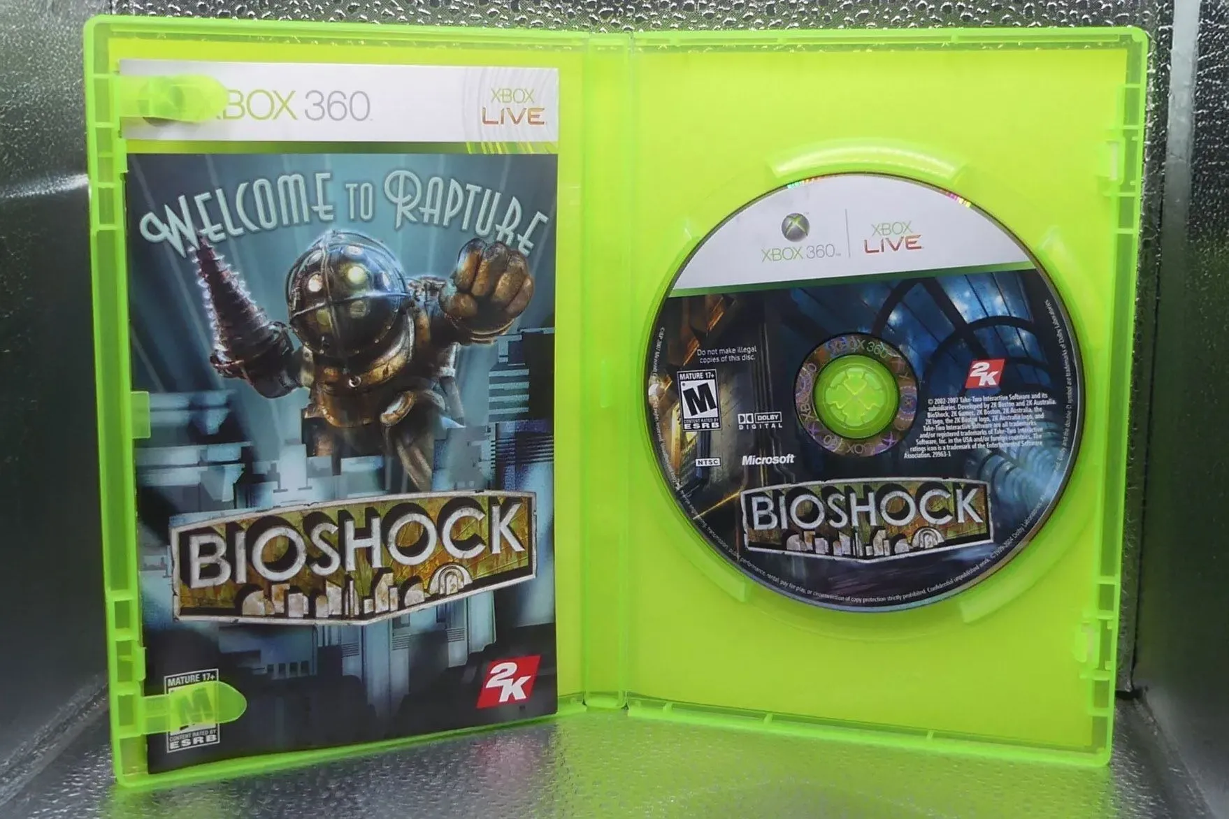 Hộp đĩa game BioShock trên Xbox 360, gợi nhớ thư viện game kinh điển của console.