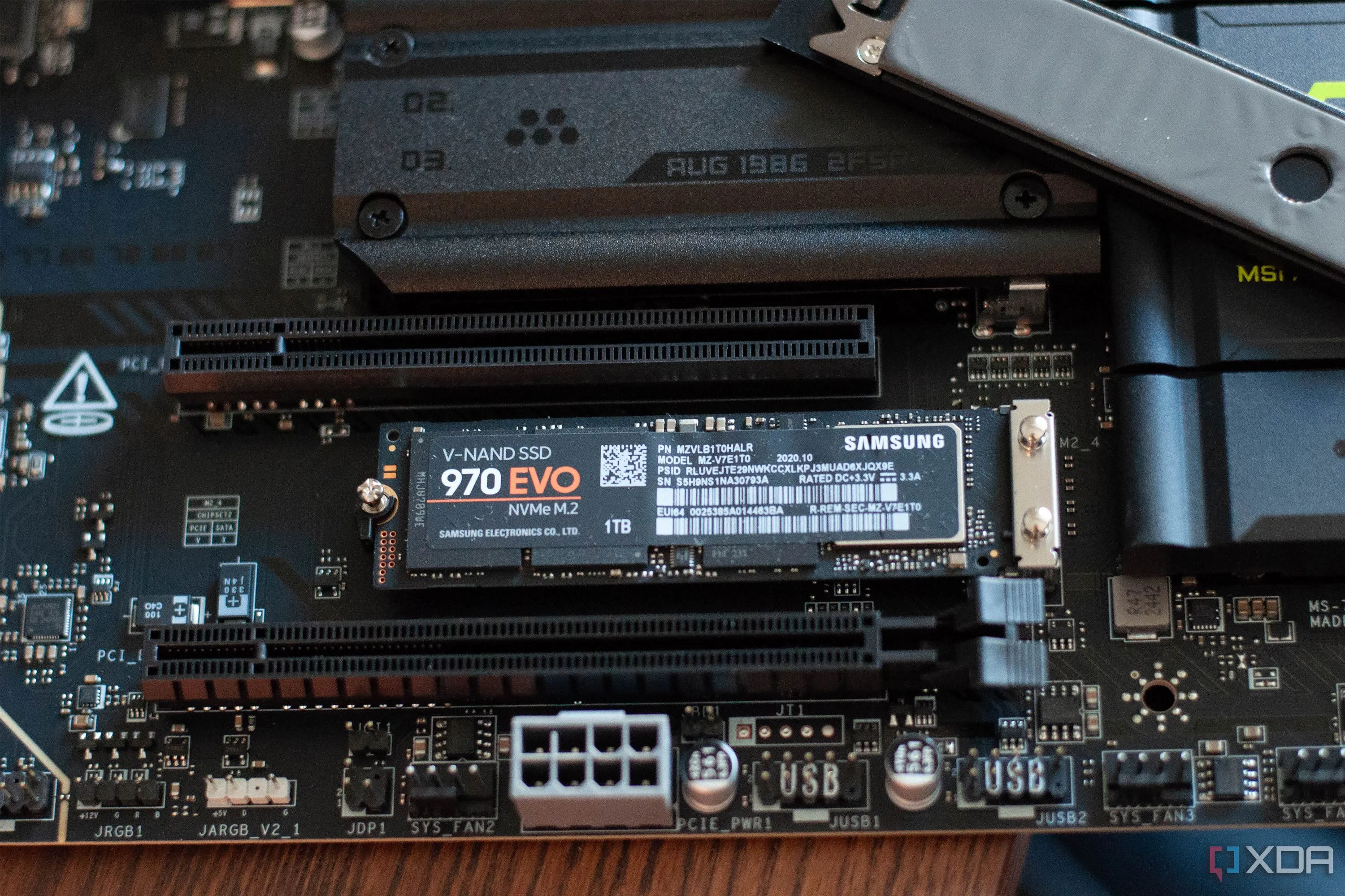 Khe cắm M.2 NVMe tốc độ cao trên bo mạch chủ MSI MAG X870E Tomahawk Wifi