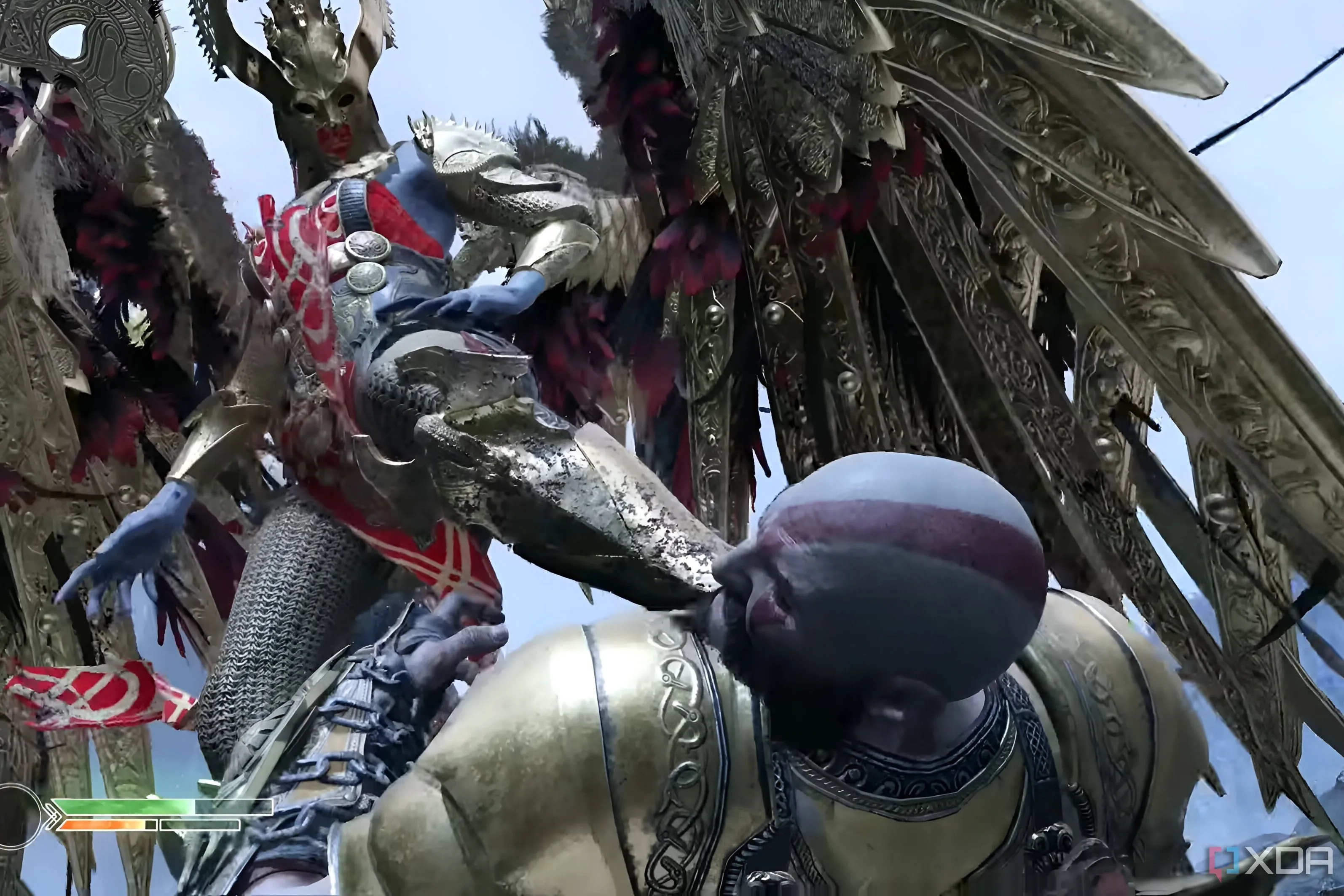 Kratos bị Sigrun, Nữ hoàng Valkyrie, áp đảo trong một khoảnh khắc của trận đấu căng thẳng