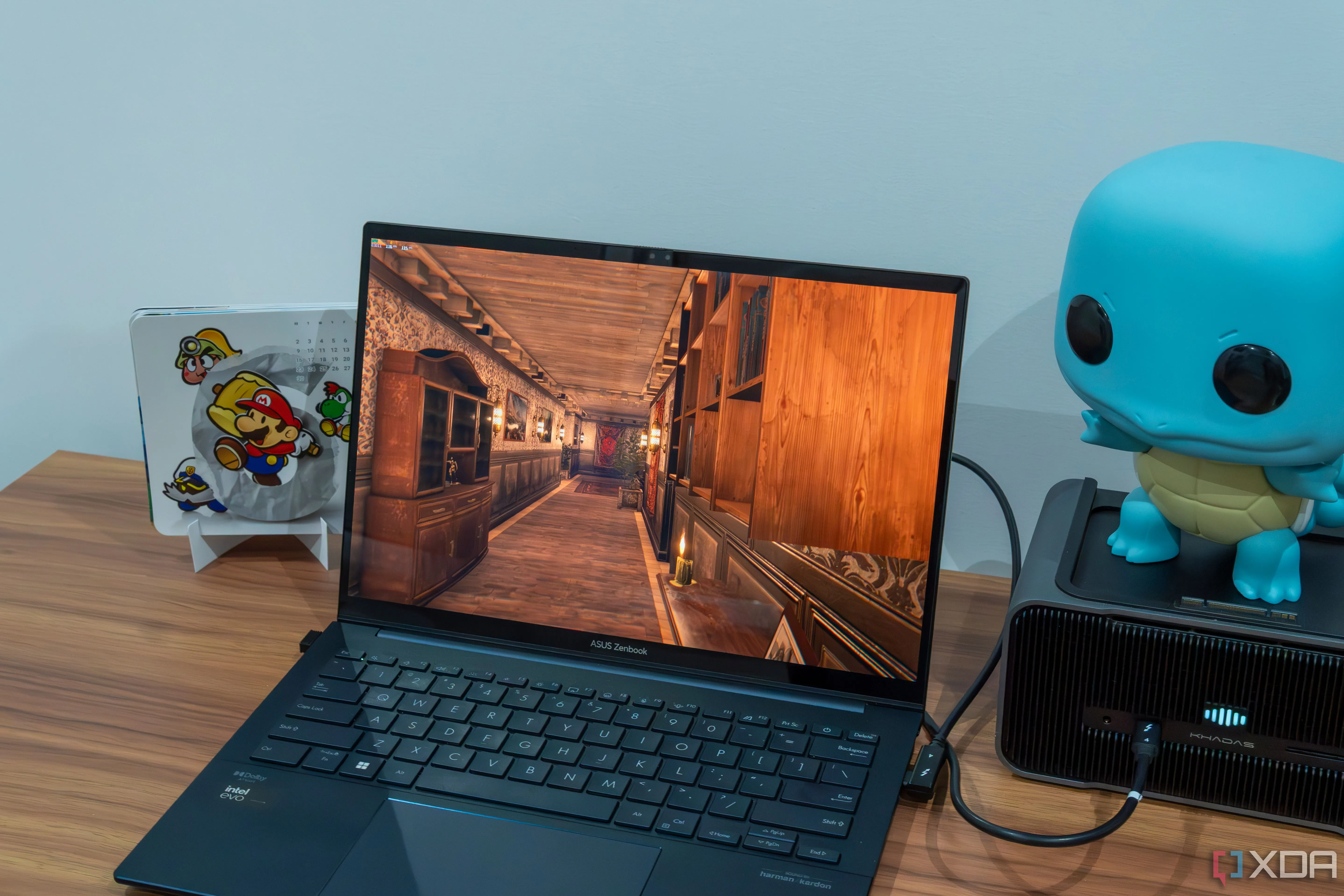 Laptop kết nối với eGPU thông qua cổng Thunderbolt 3, thể hiện khả năng mở rộng hiệu năng đồ họa của máy tính xách tay.