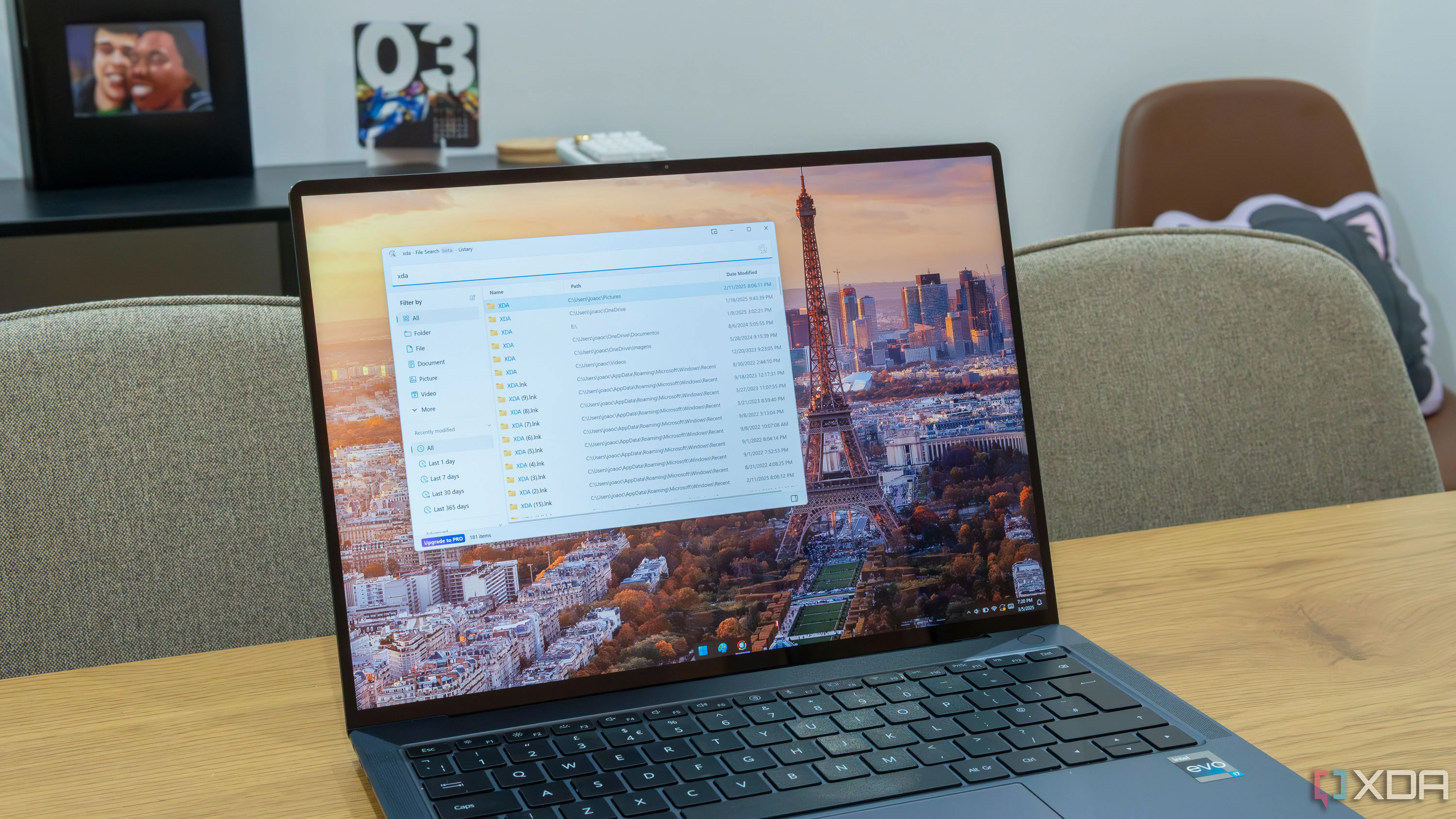 laptop Windows 11 hiển thị giao diện tìm kiếm tập tin Listary, minh họa khả năng quản lý dữ liệu hiệu quả trên hệ điều hành