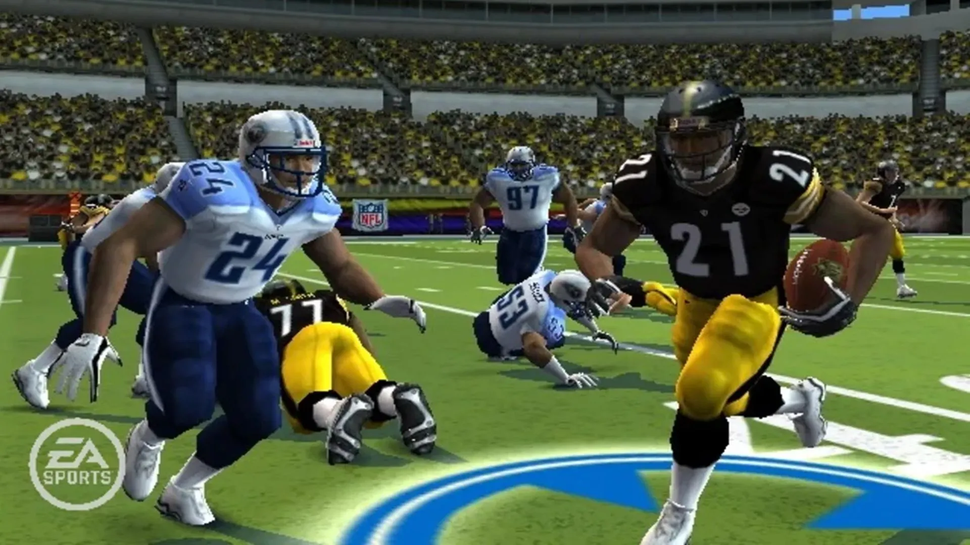 Màn hình gameplay của game Madden 09, mô phỏng trận đấu bóng bầu dục trên Xbox 360, liên quan đến phiên bản Breast Cancer đặc biệt.