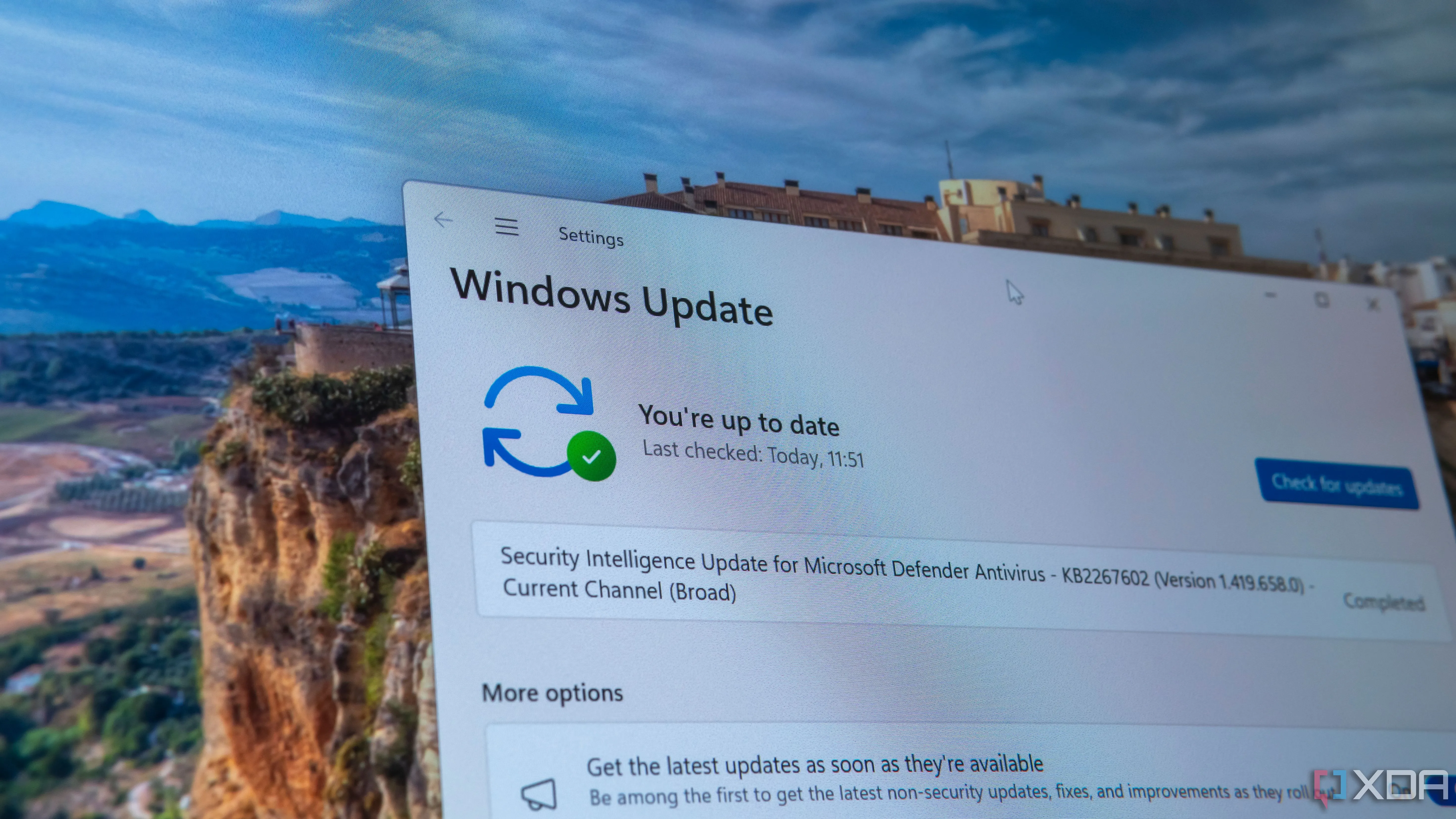 Màn hình Windows Update trên Windows 11 minh họa nơi người dùng nhận driver mới và cập nhật bảo mật.