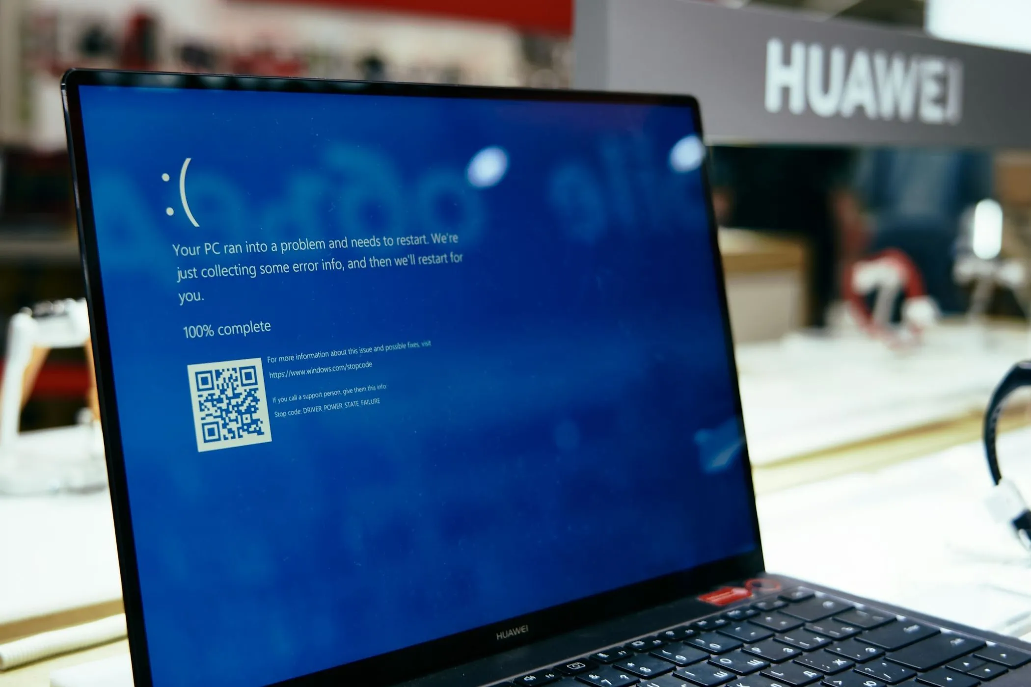 Màn hình xanh chết chóc (BSOD) trên máy tính Windows, minh họa cho sự cố hệ thống.
