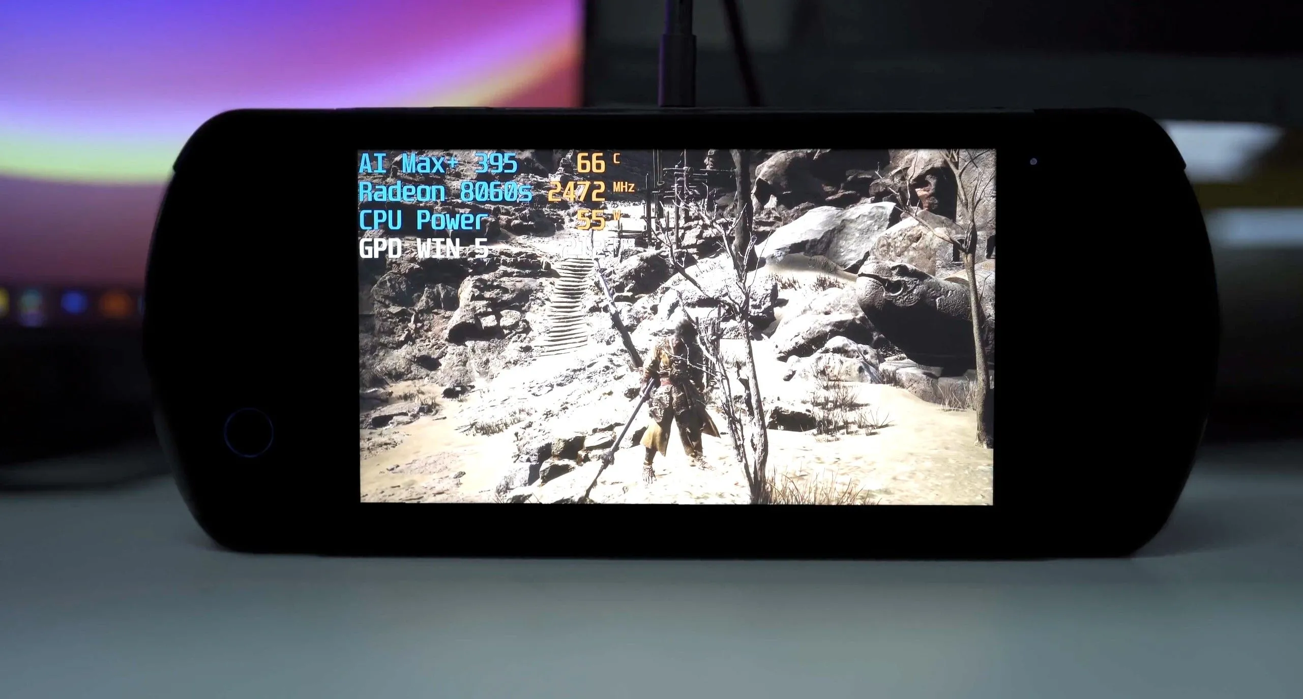 Máy chơi game cầm tay GPD Win 5 với thiết kế hiện đại, thể hiện sức mạnh của chip AMD Strix Halo