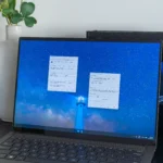 Máy tính xách tay chạy Windows 11 hiển thị cài đặt khôi phục hệ thống, minh họa bản dựng 25H2 trên kênh Dev.
