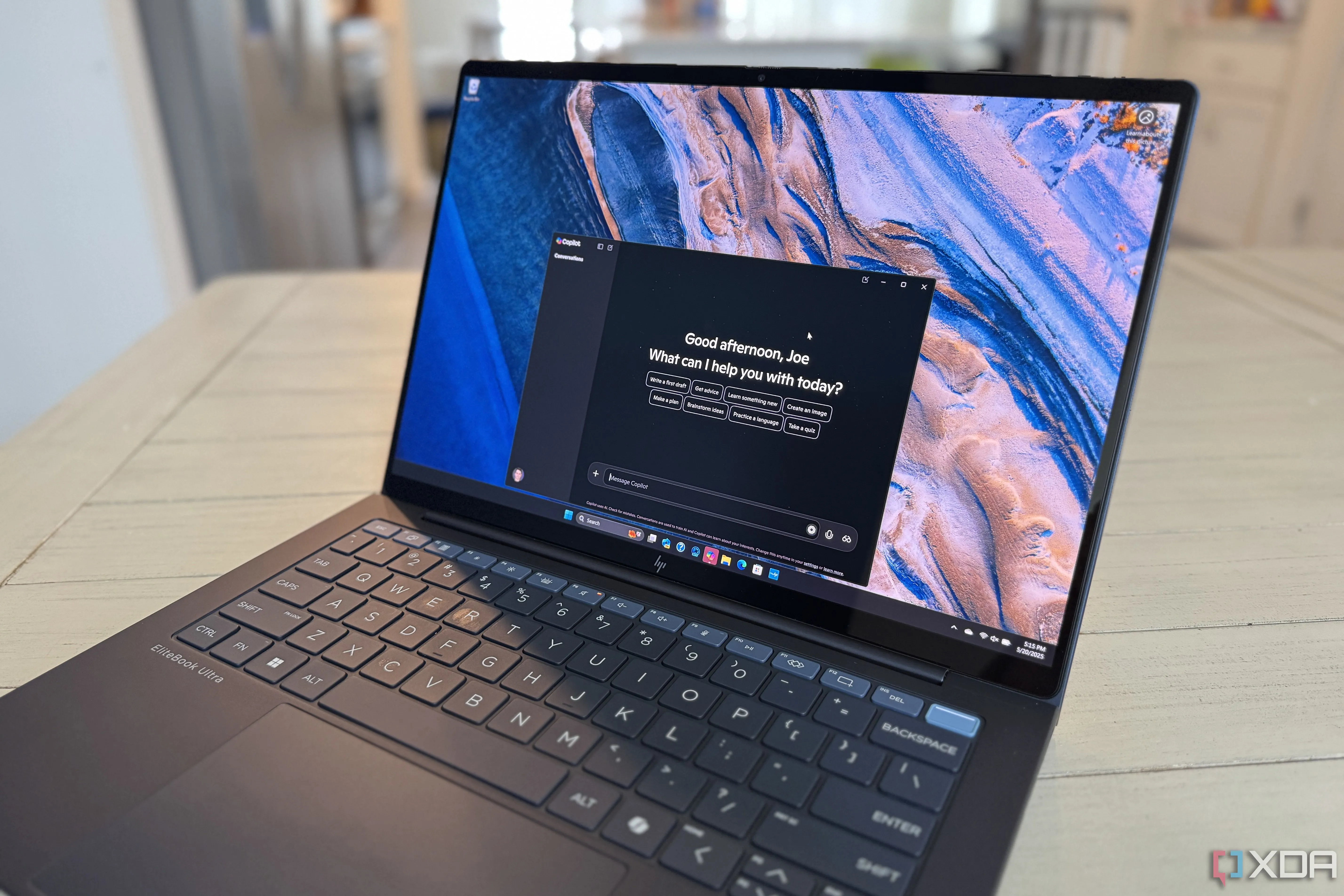 Máy tính xách tay HP Elitebook Ultra tích hợp AI Copilot, minh họa chiến lược đẩy mạnh trợ lý ảo của Microsoft