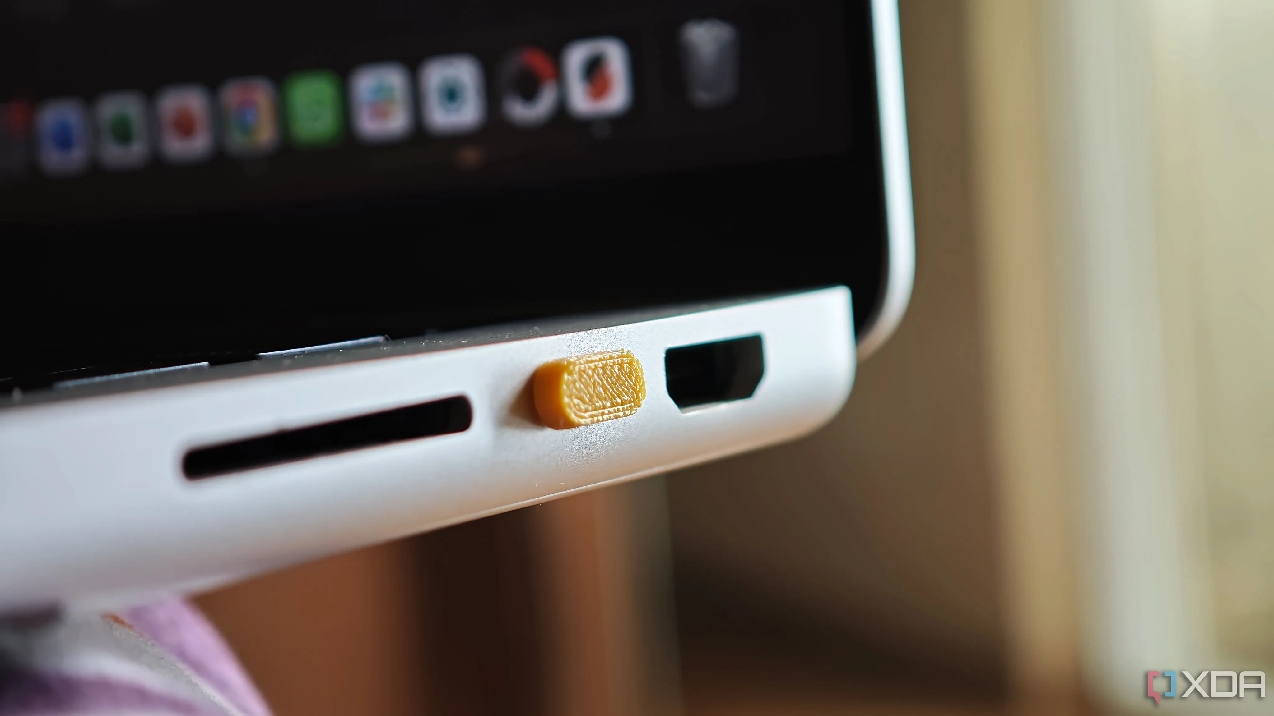 Nắp che cổng USB-C tự in 3D bảo vệ khỏi bụi bẩn