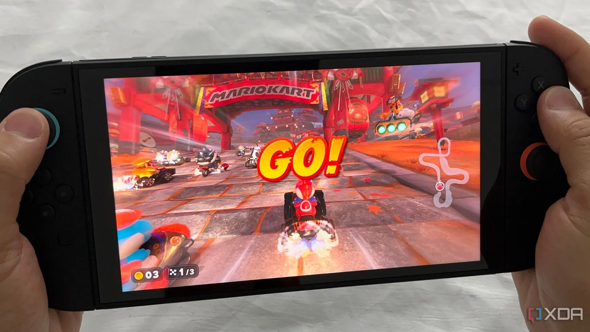 Người chơi trải nghiệm tựa game Mario Kart trên máy Nintendo Switch 2, minh họa hiệu năng tối ưu