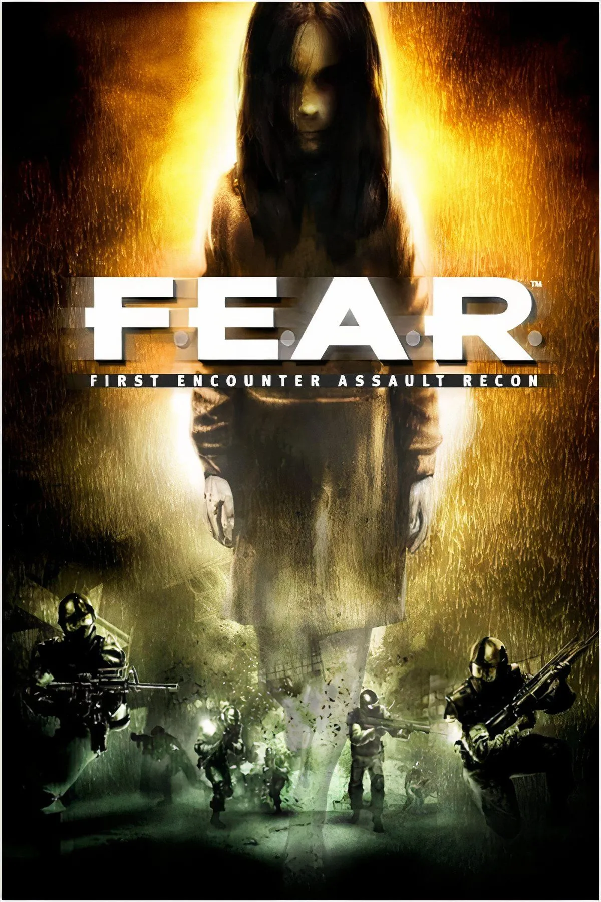 Nhân vật chính trong game F.E.A.R. đối mặt với kẻ thù trong môi trường tối tăm và đáng sợ