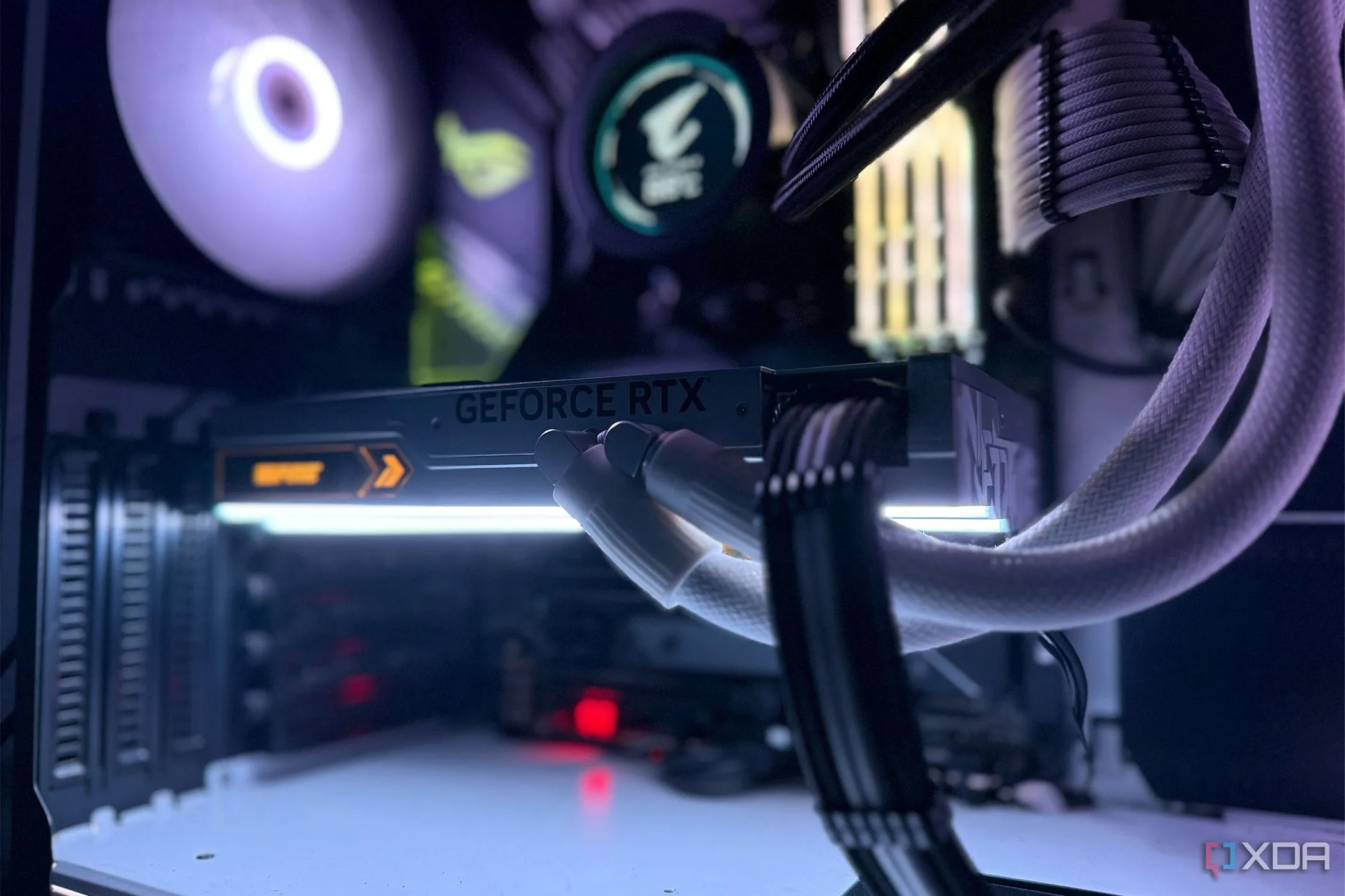 Nvidia GeForce RTX 40 series bên trong thùng máy tính chơi game