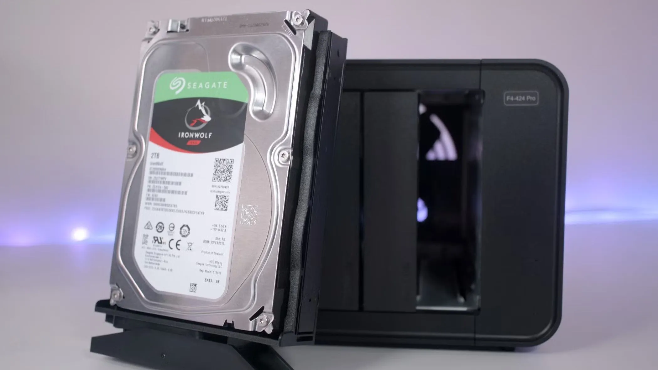 Ổ cứng HDD Seagate biểu tượng cho lưu trữ dữ liệu cục bộ