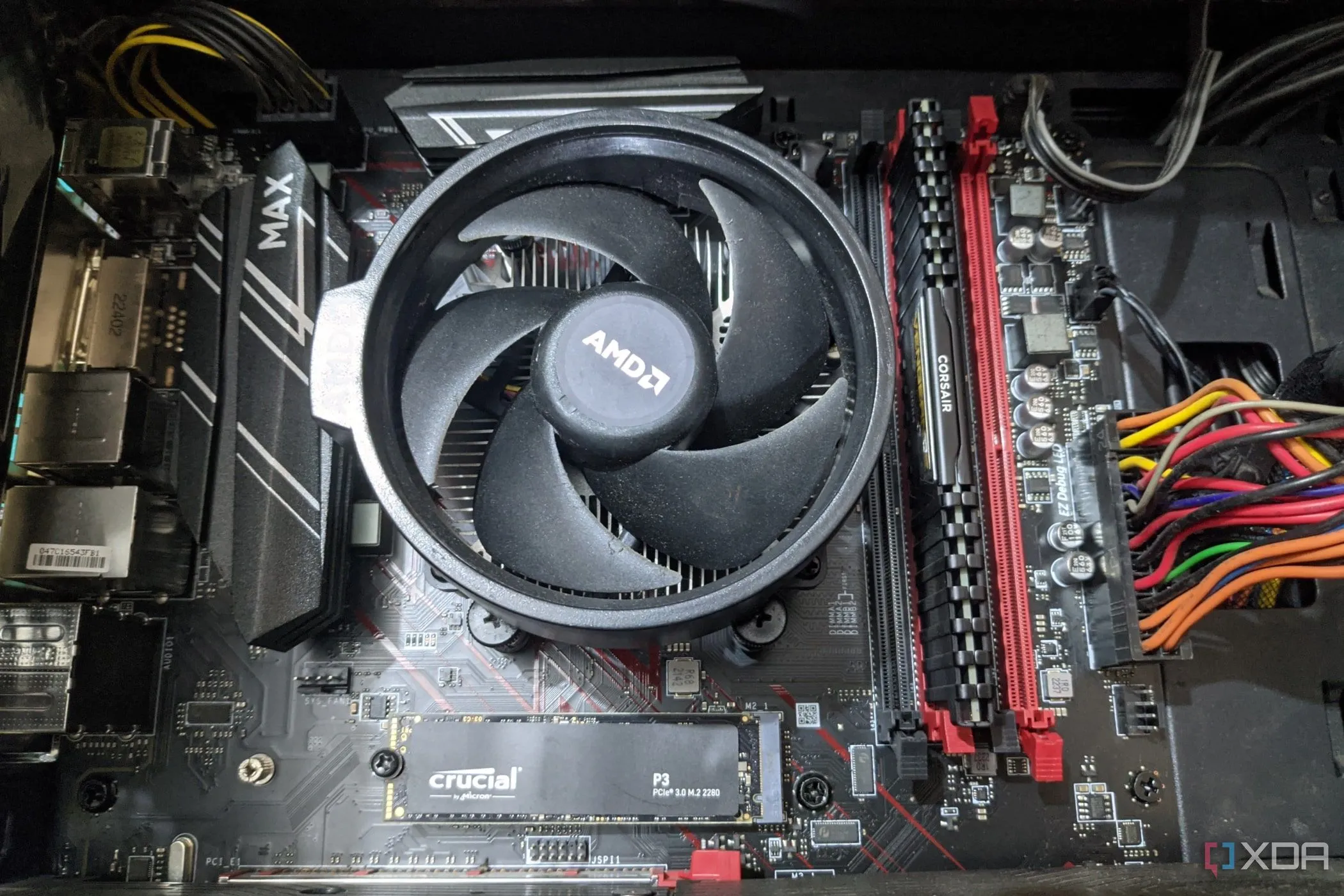Quạt tản nhiệt CPU AMD Wraith, minh họa tầm quan trọng của hệ thống làm mát đối với các CPU gaming công suất cao.