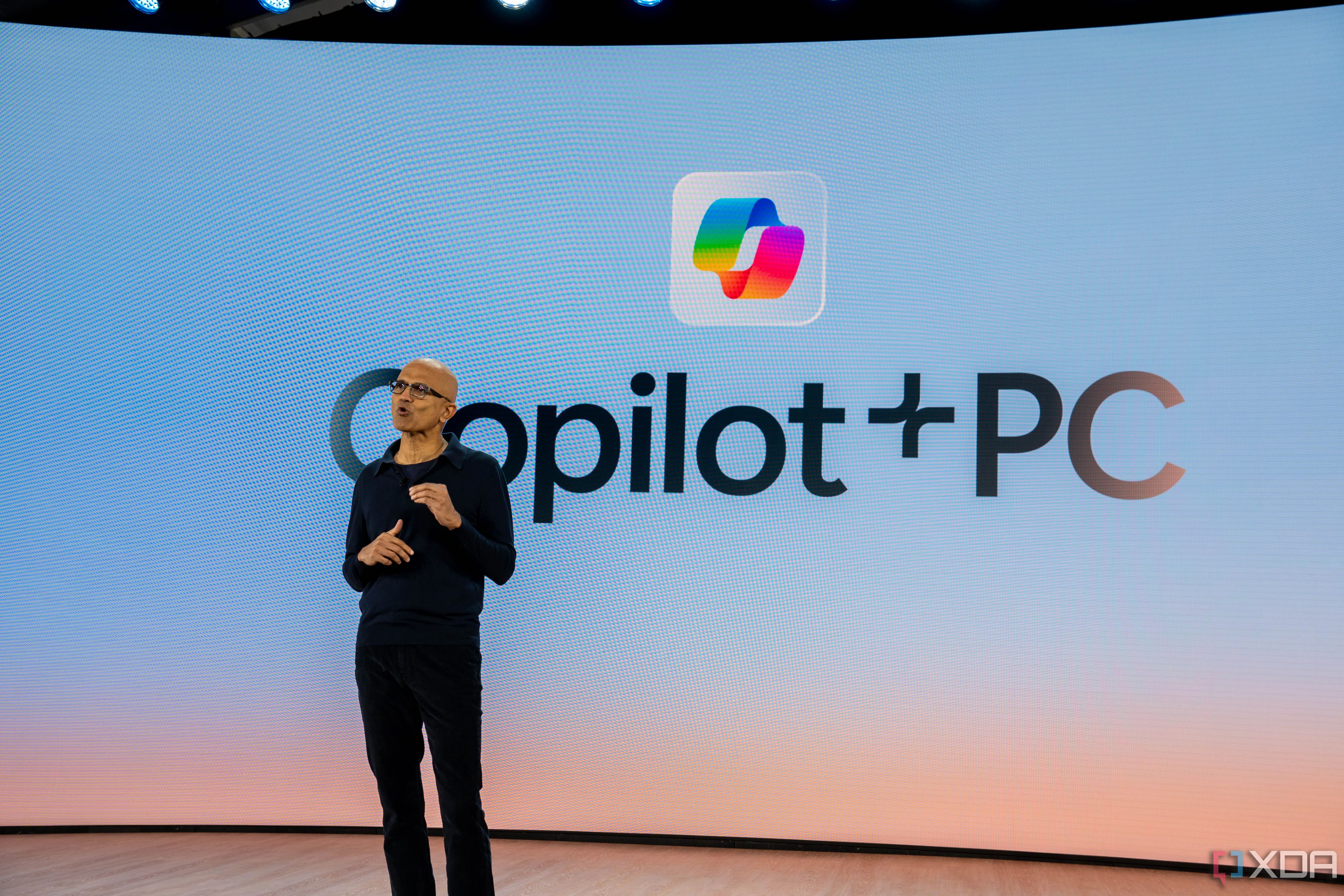 Satya Nadella giới thiệu Copilot+ AI, nhấn mạnh khả năng mở rộng trên các dòng chip mới