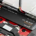 SSD WD_BLACK SN7100 4TB NVMe được lắp đặt trong thiết bị PC