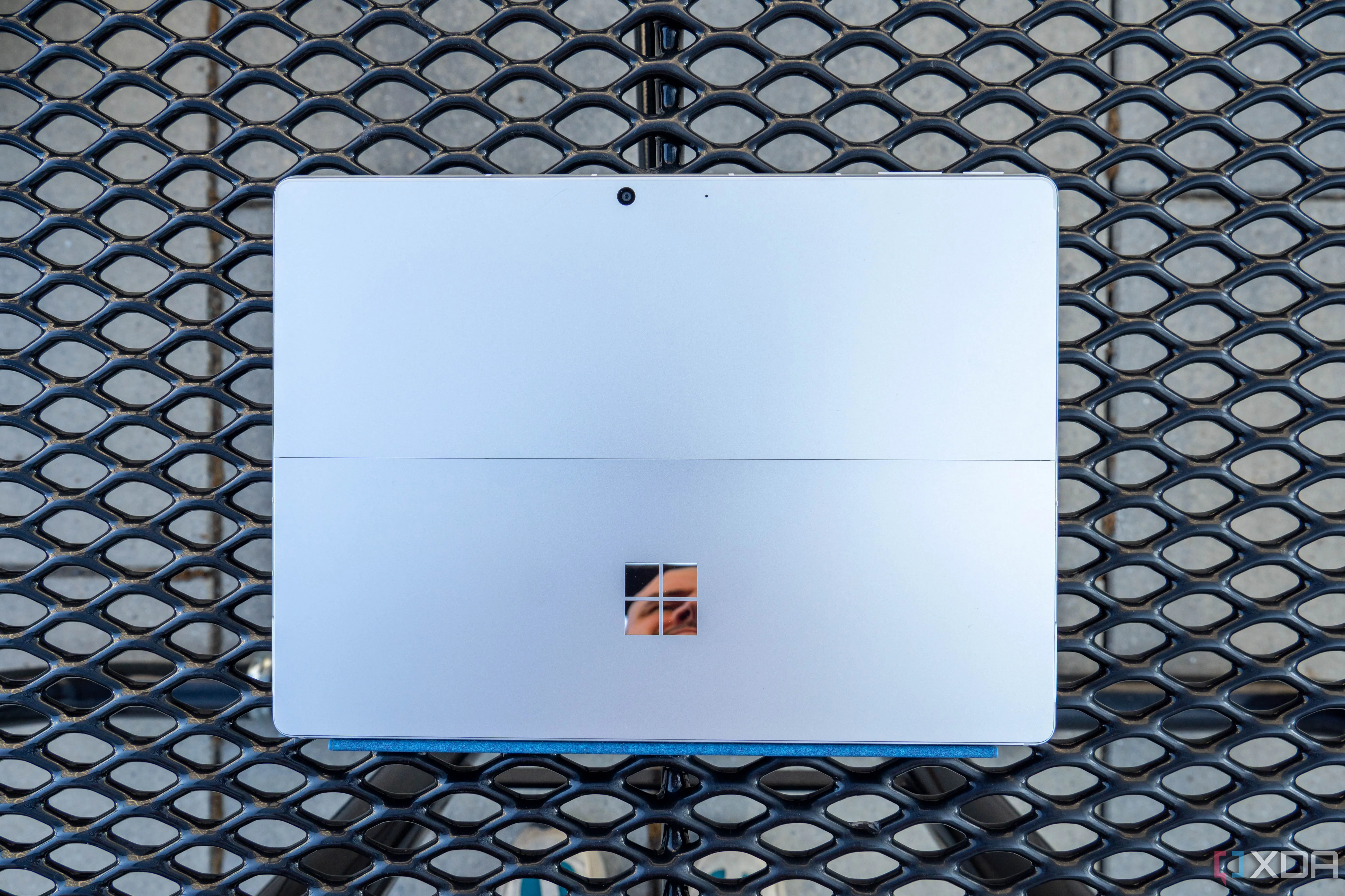 Surface Pro 11 không kèm sạc tại EU do luật giảm rác thải điện tử