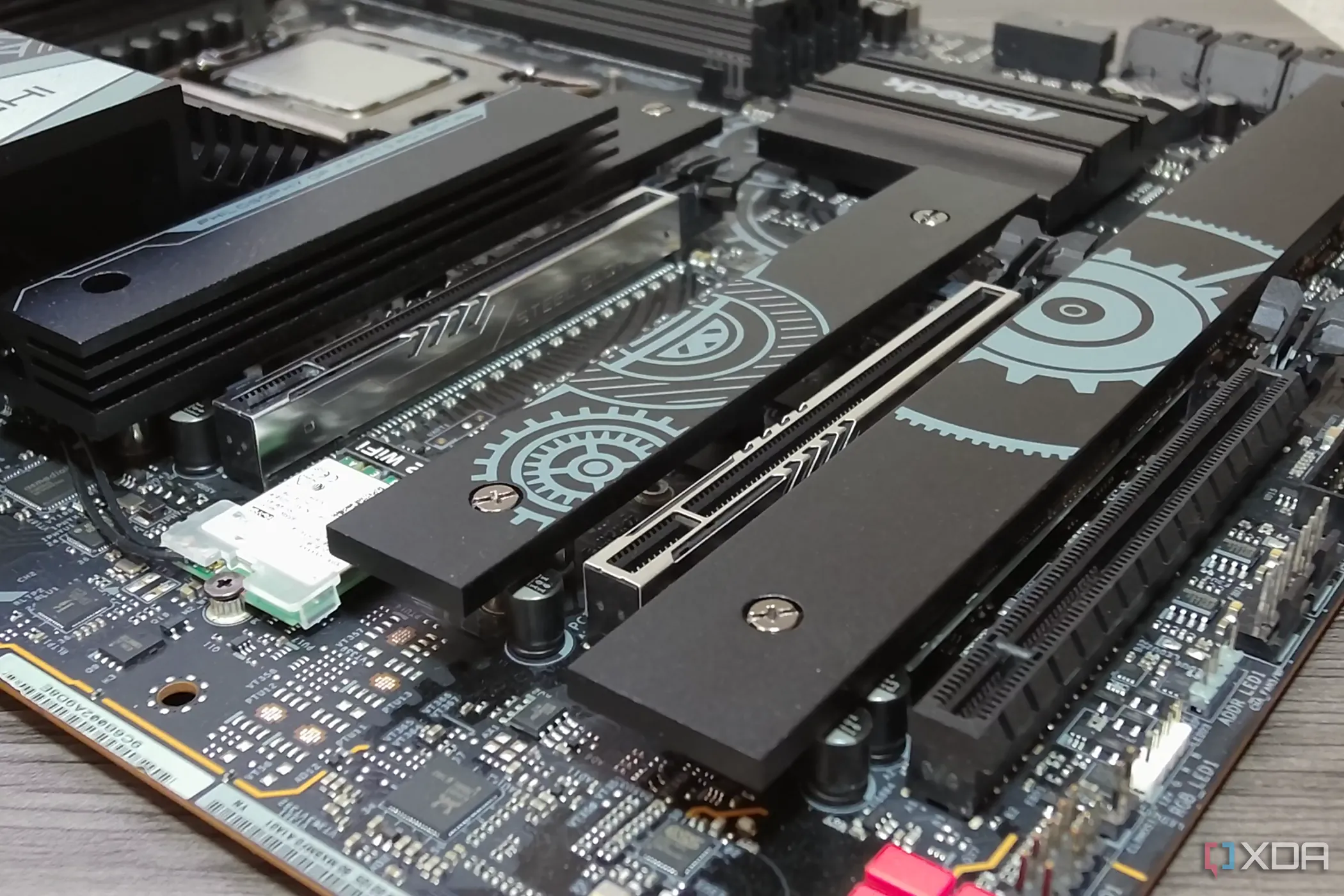 Tản nhiệt SSD M.2 trên mainboard Z790 Taichi Lite, minh họa chất lượng linh kiện