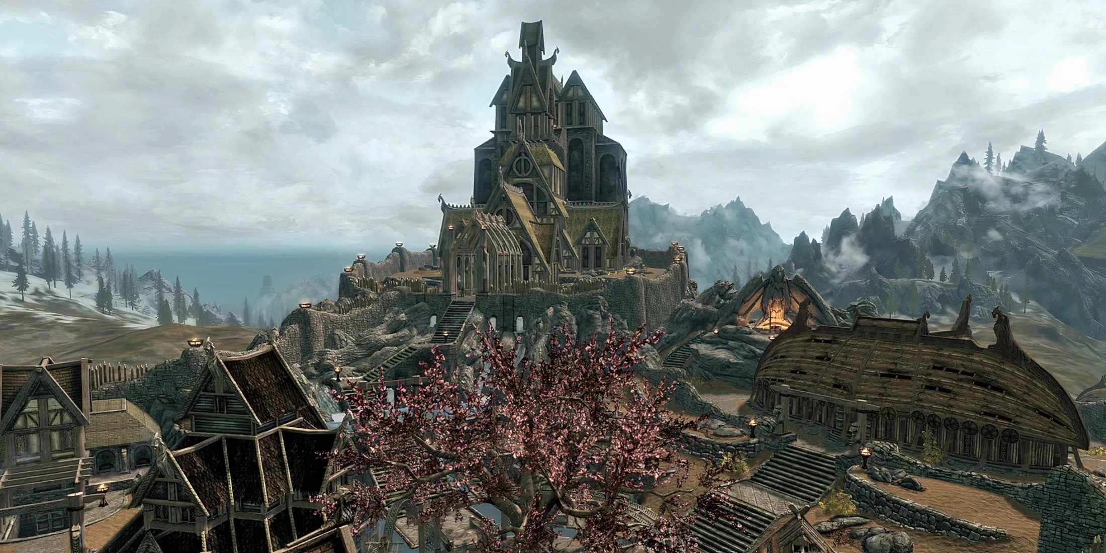 Thành phố Whiterun với kiến trúc cổ kính trong Skyrim, thể hiện thế giới mở rộng lớn