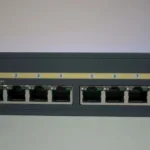 Thiết bị chuyển mạch Ethernet hỗ trợ PoE với các cổng cấp nguồn